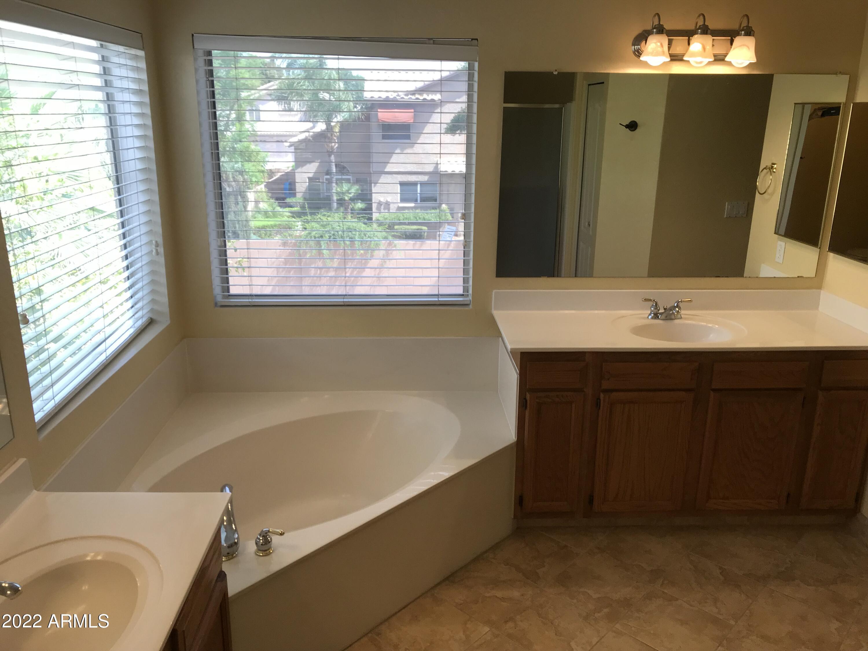 EL DORADO LAKES GOLF COMMUNITY TRACT E - Residential Lease