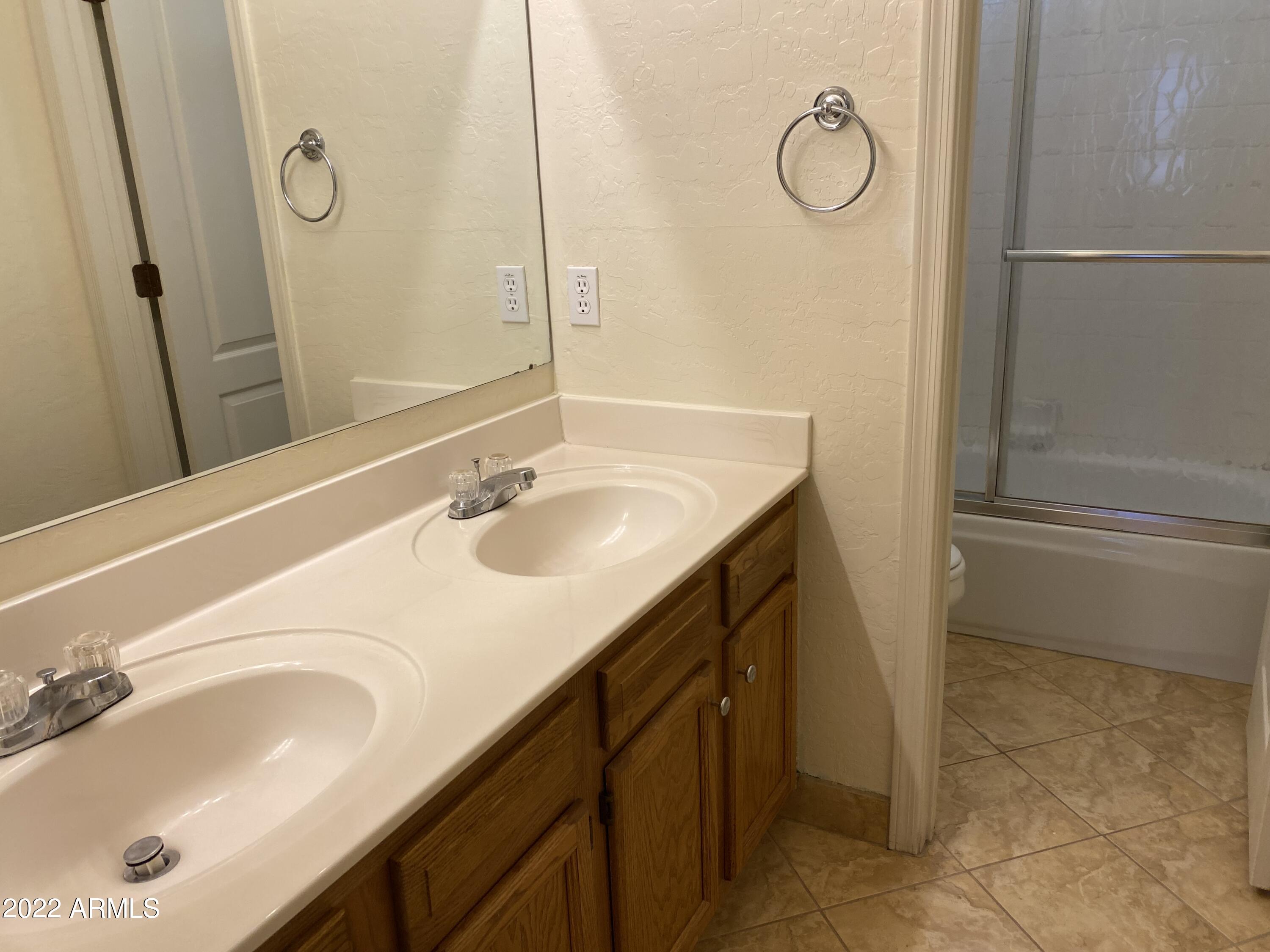 EL DORADO LAKES GOLF COMMUNITY TRACT E - Residential Lease