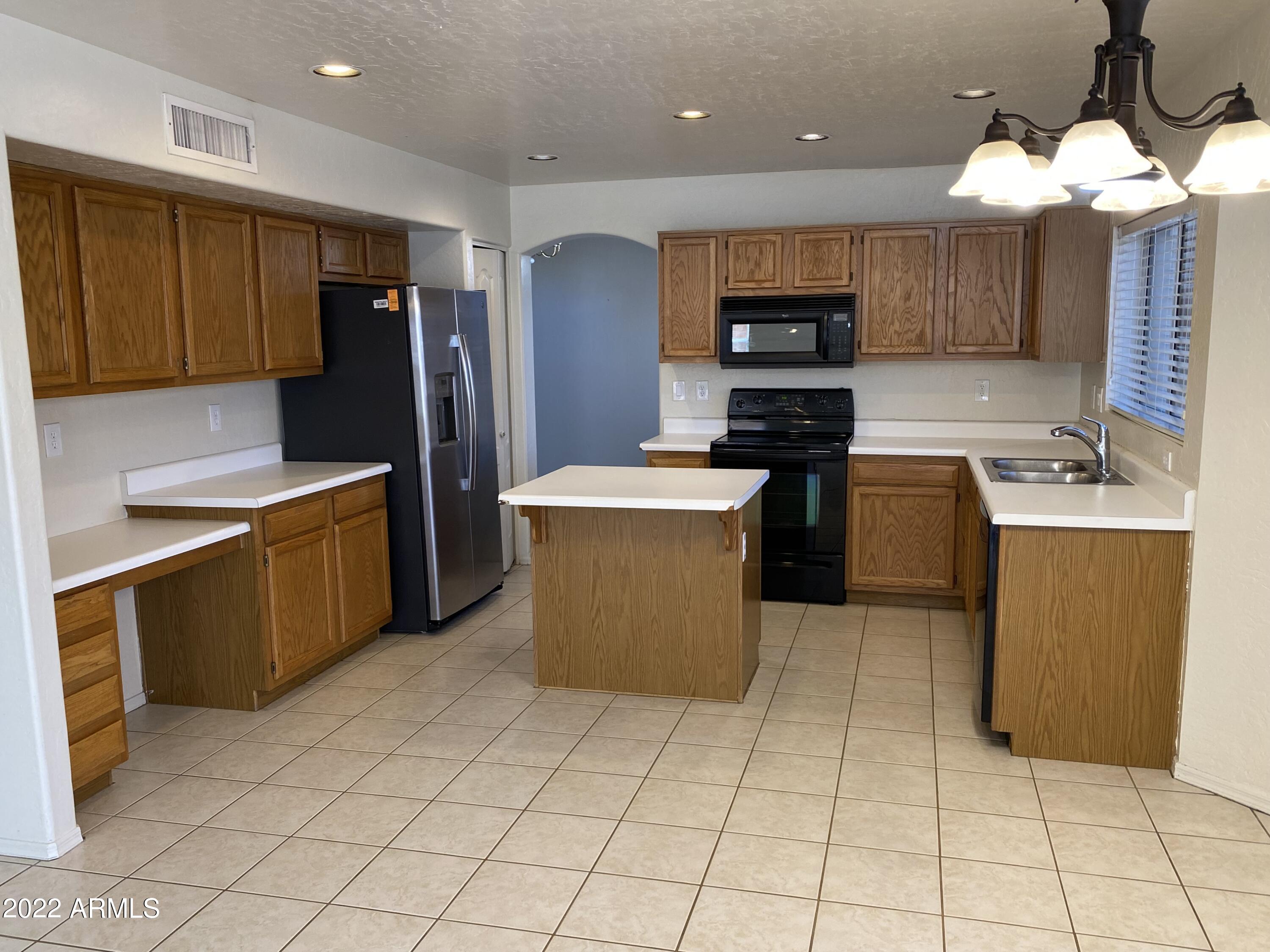 EL DORADO LAKES GOLF COMMUNITY TRACT E - Residential Lease
