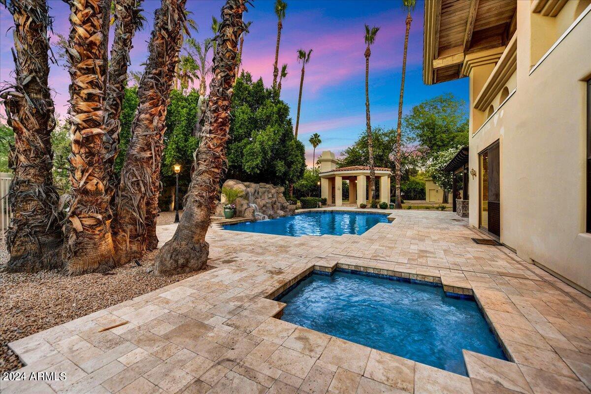 CAMELBACK COUNTRY ESTATES UNIT 5 - Residential