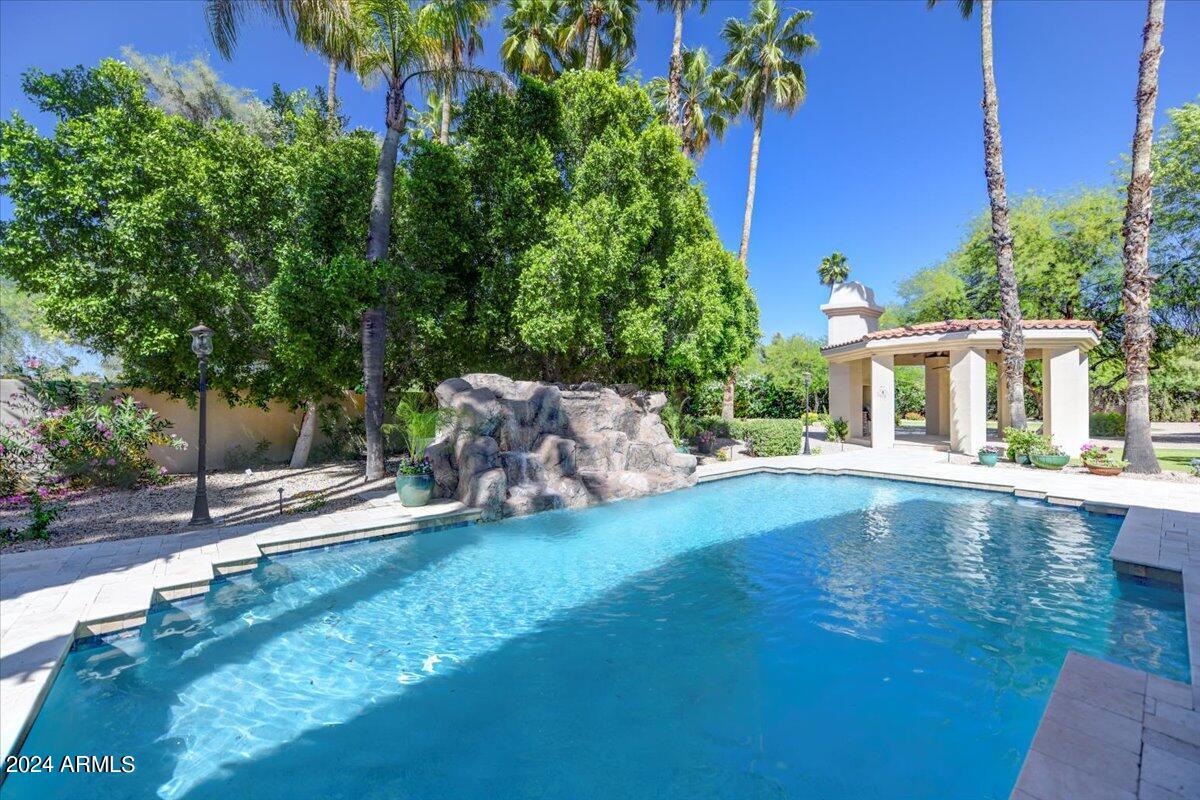 CAMELBACK COUNTRY ESTATES UNIT 5 - Residential
