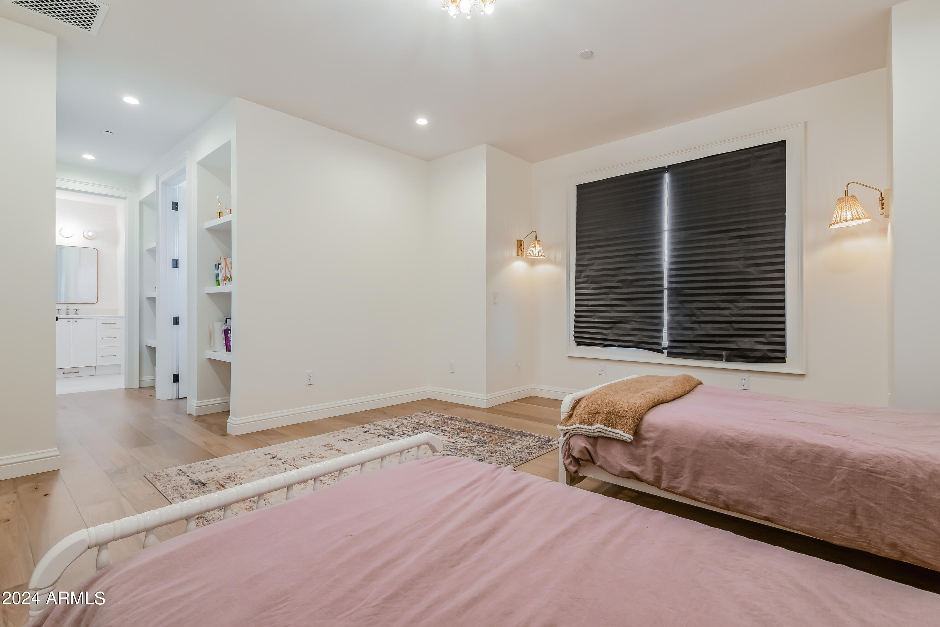 ROYAL TERRACE AMD - Residential