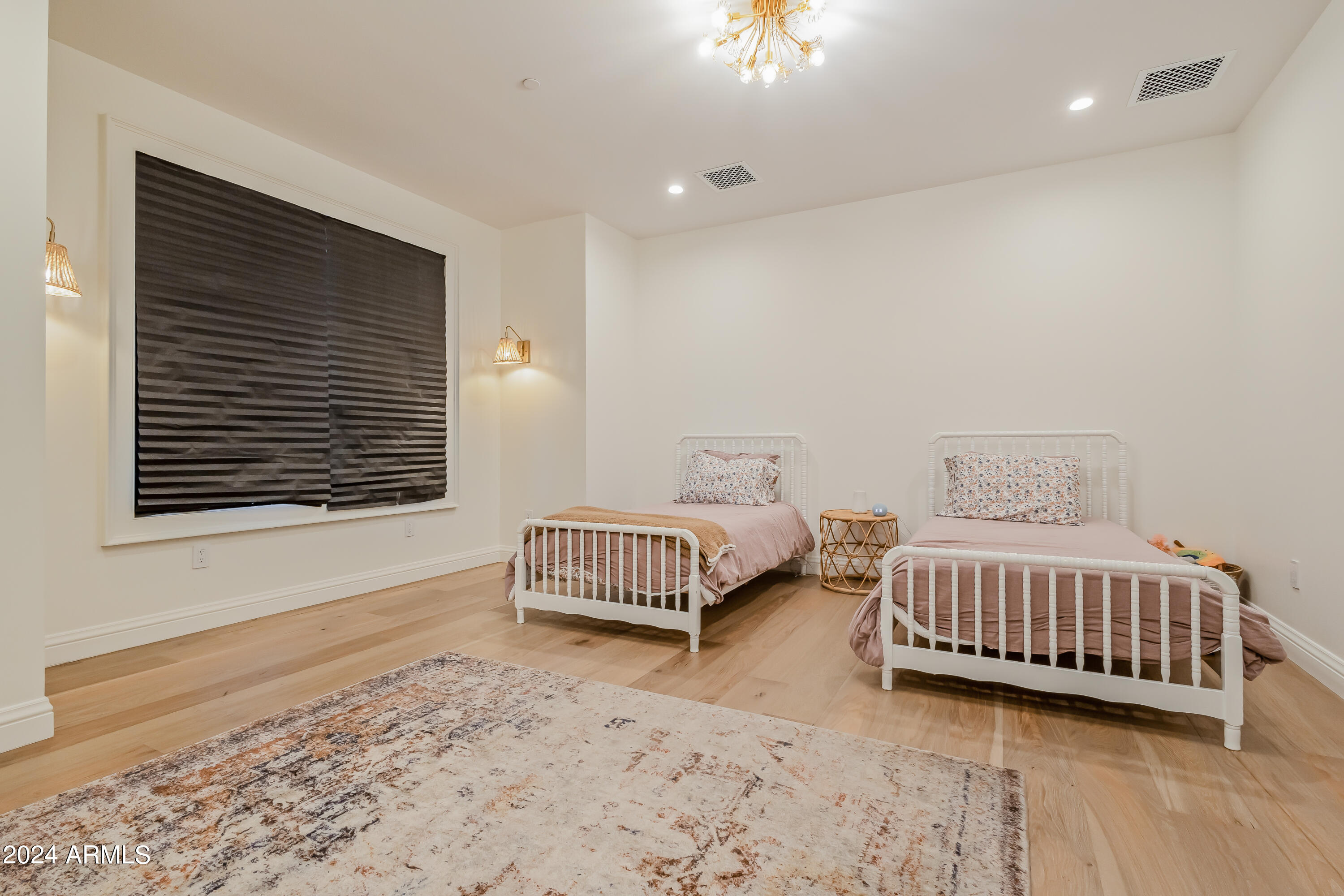 ROYAL TERRACE AMD - Residential