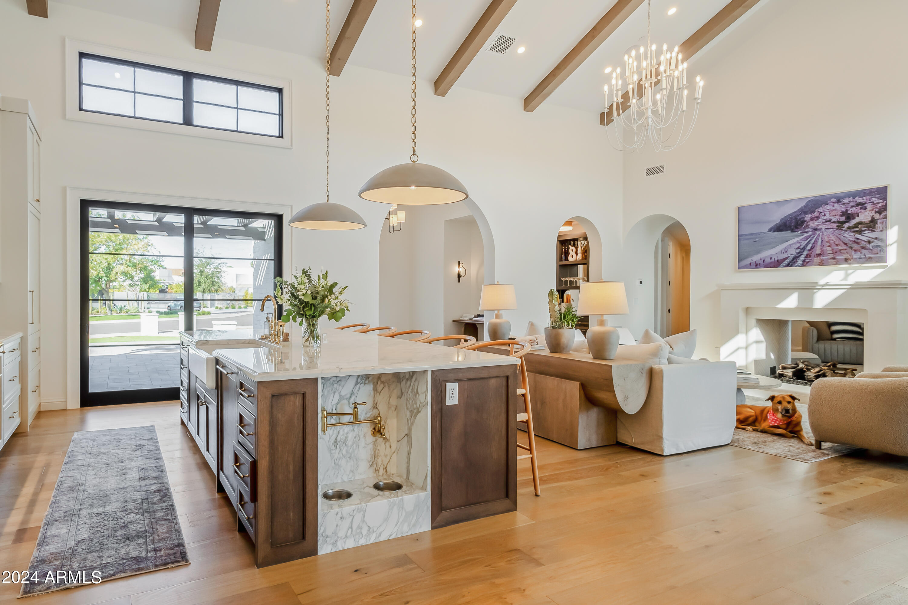 ROYAL TERRACE AMD - Residential