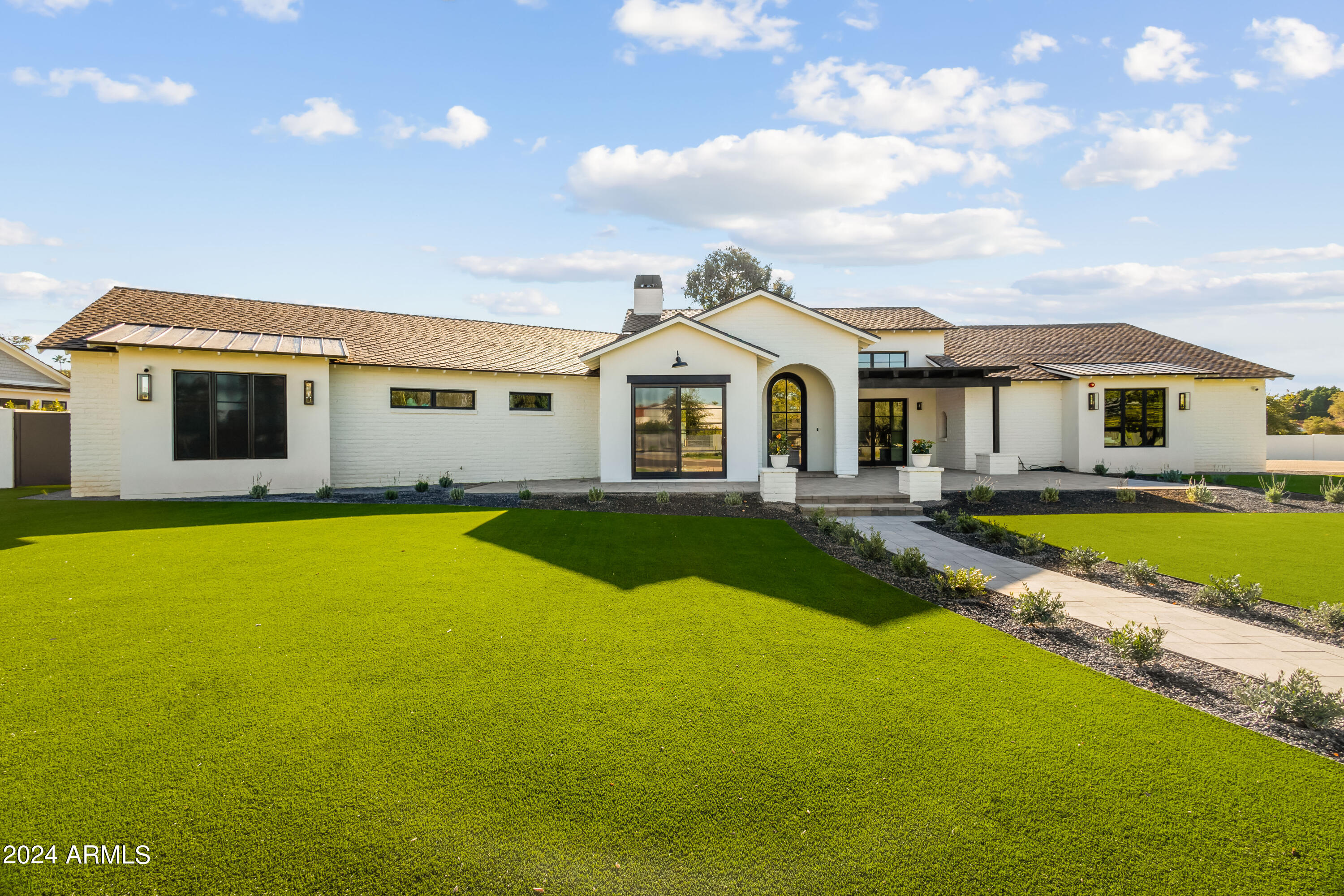 ROYAL TERRACE AMD - Residential