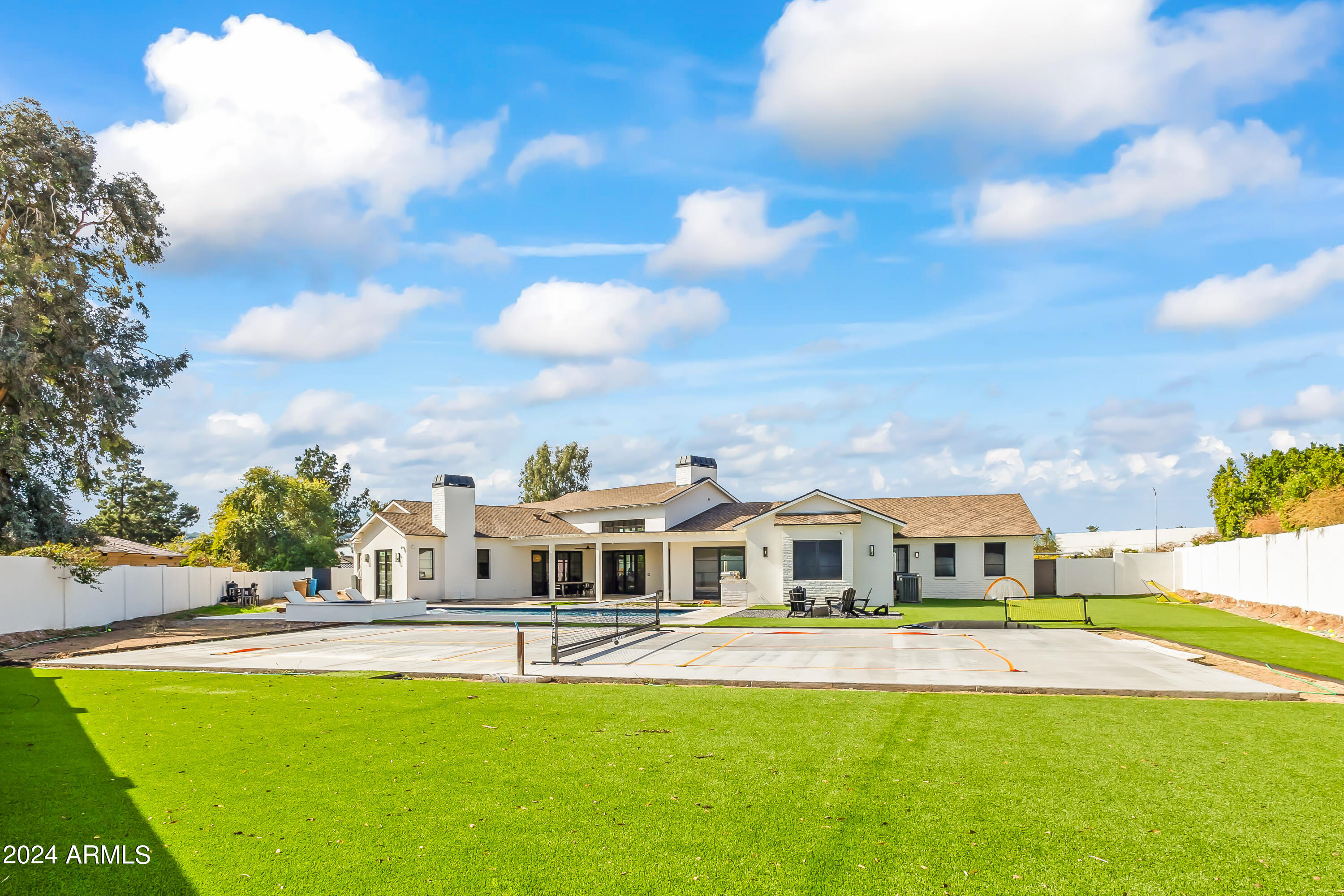ROYAL TERRACE AMD - Residential