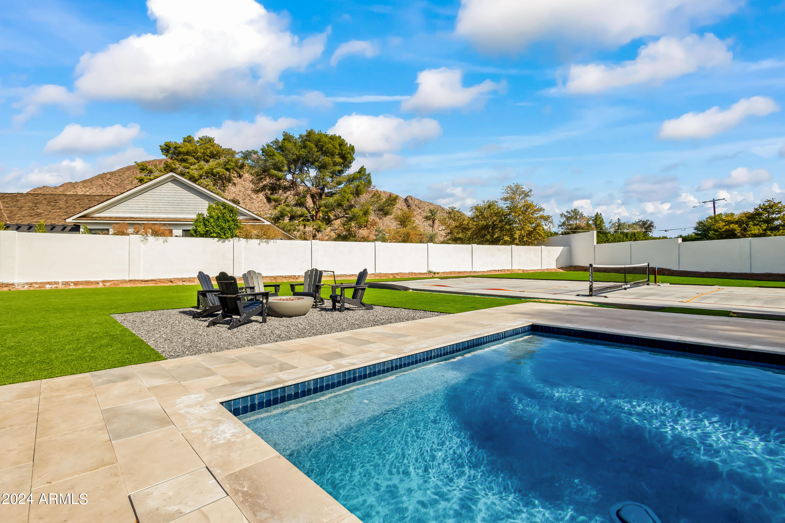 ROYAL TERRACE AMD - Residential