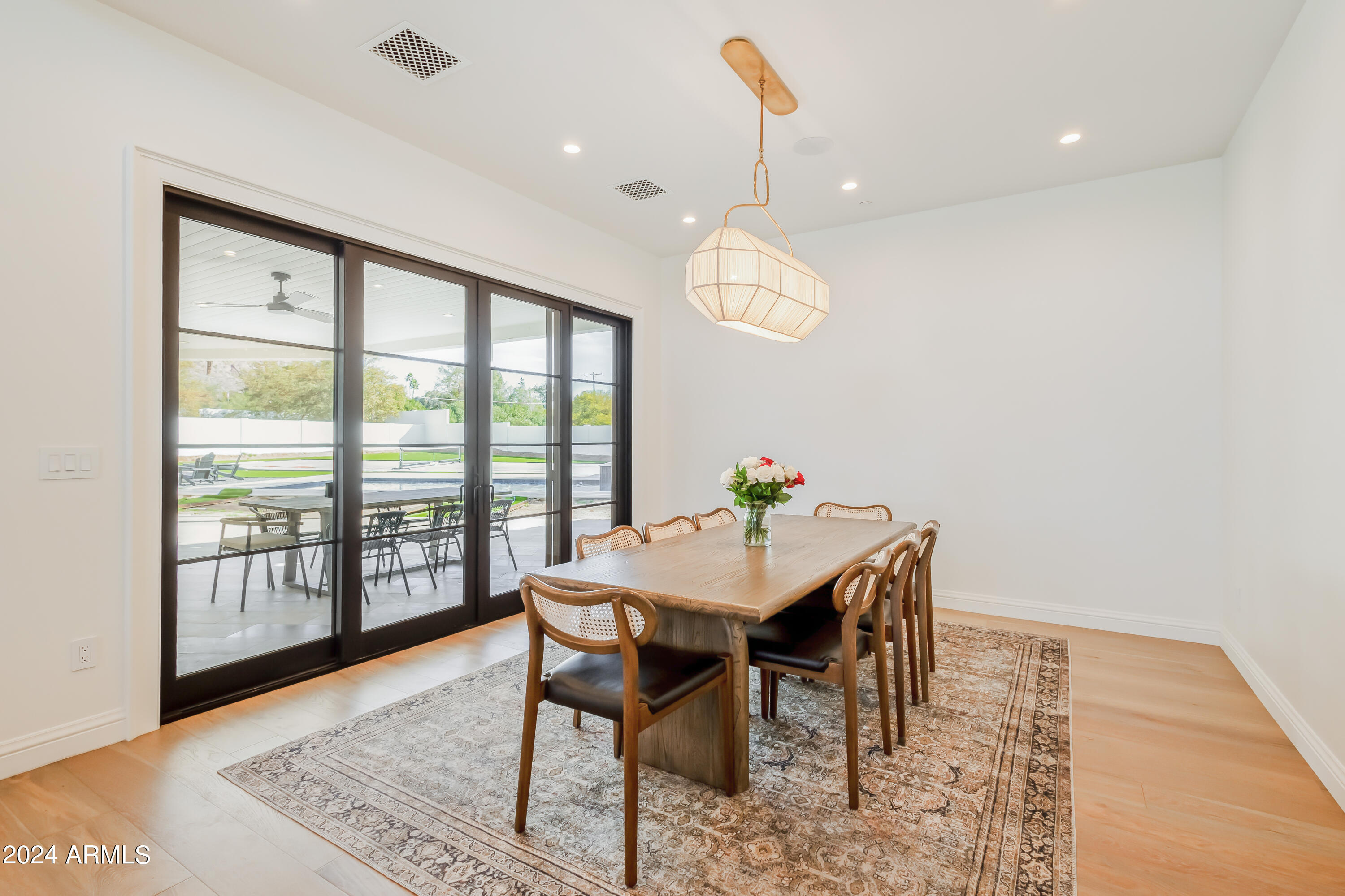 ROYAL TERRACE AMD - Residential