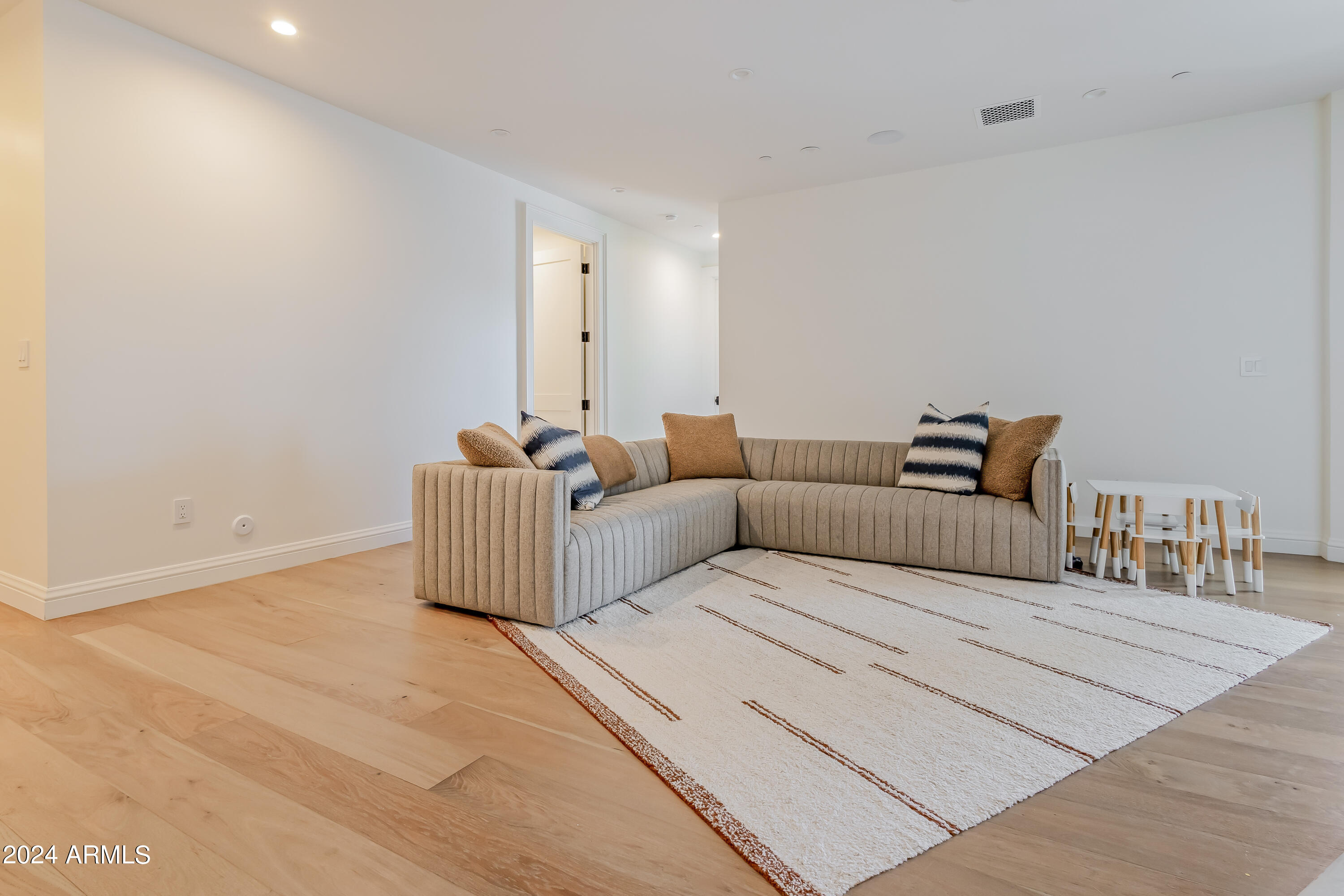 ROYAL TERRACE AMD - Residential