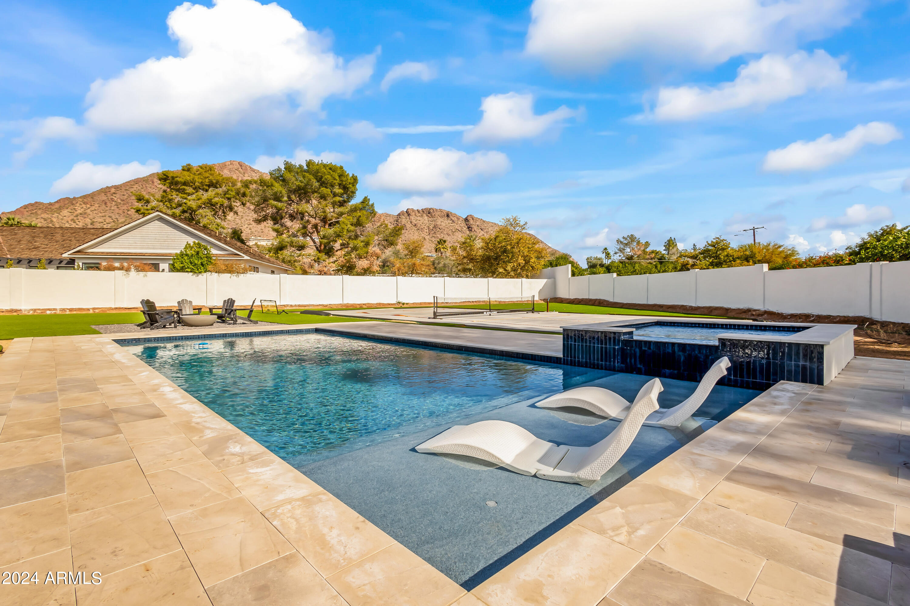 ROYAL TERRACE AMD - Residential