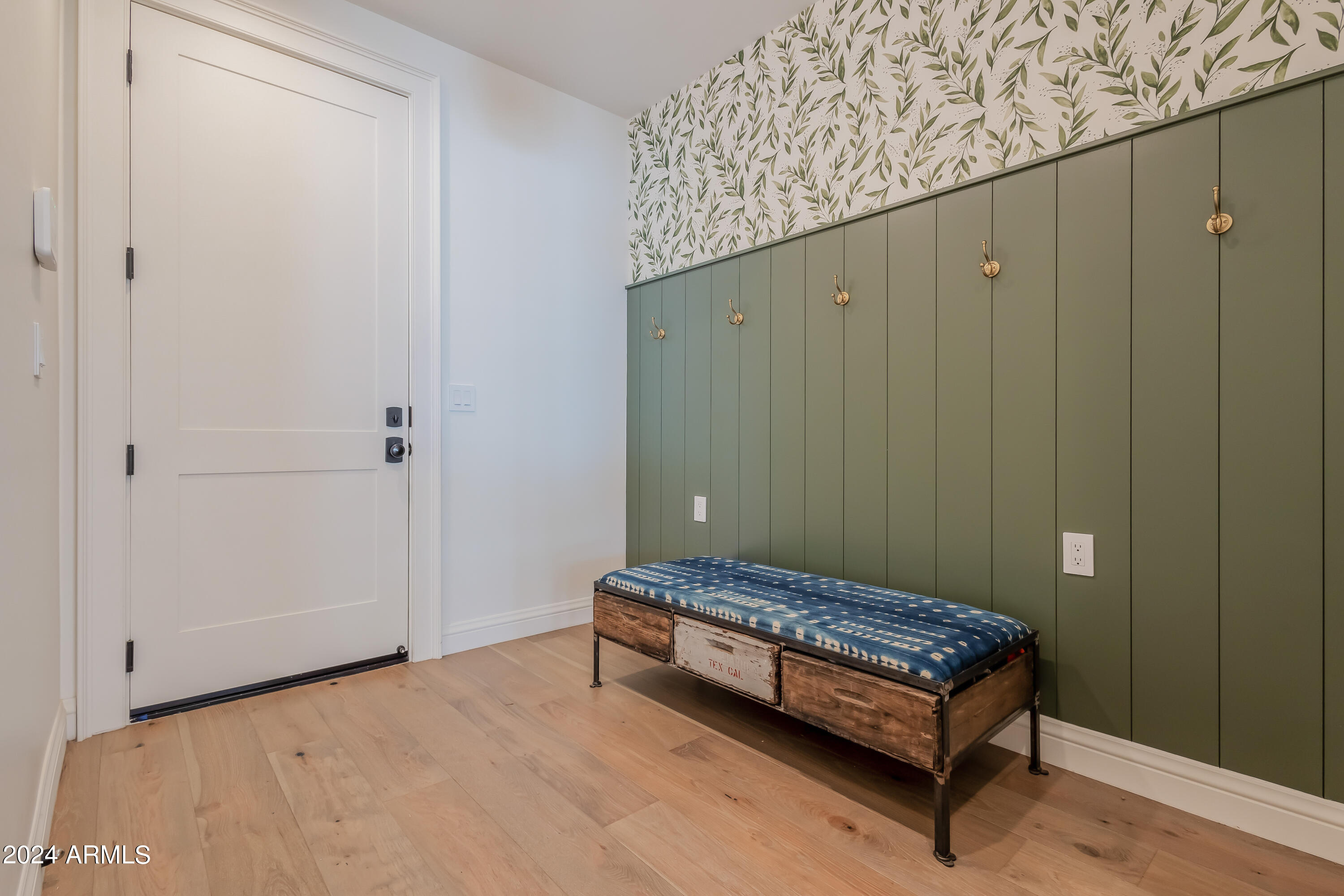 ROYAL TERRACE AMD - Residential
