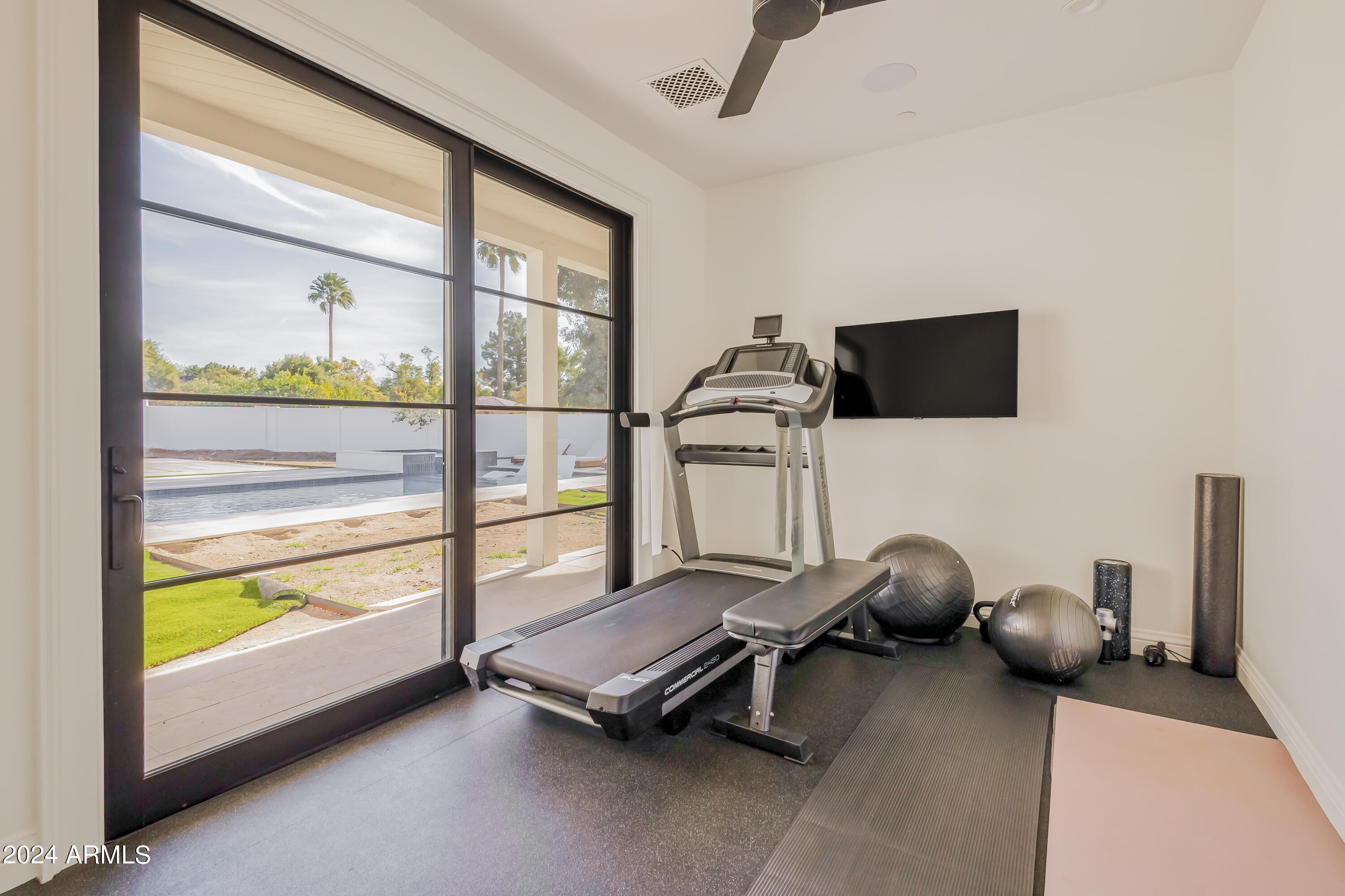ROYAL TERRACE AMD - Residential