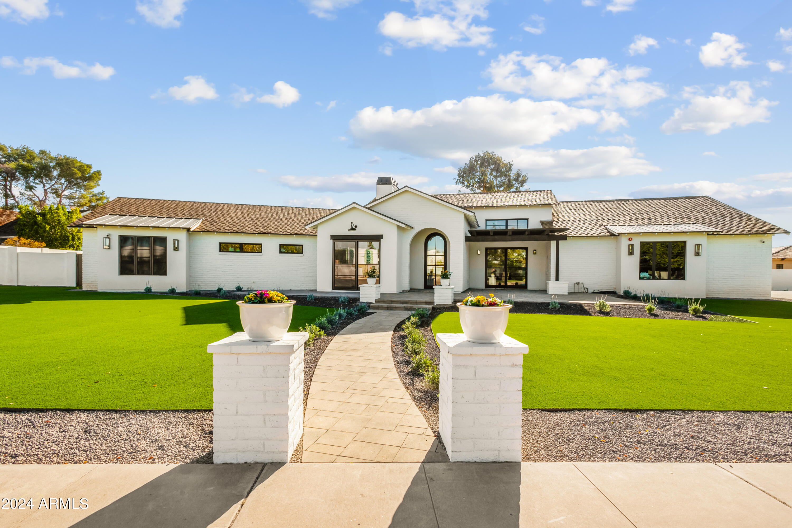 ROYAL TERRACE AMD - Residential