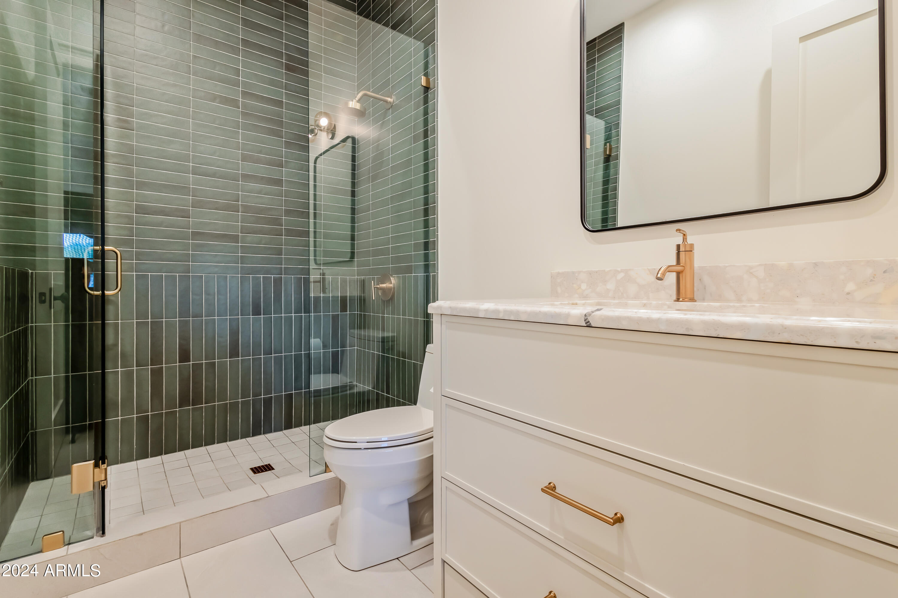 ROYAL TERRACE AMD - Residential