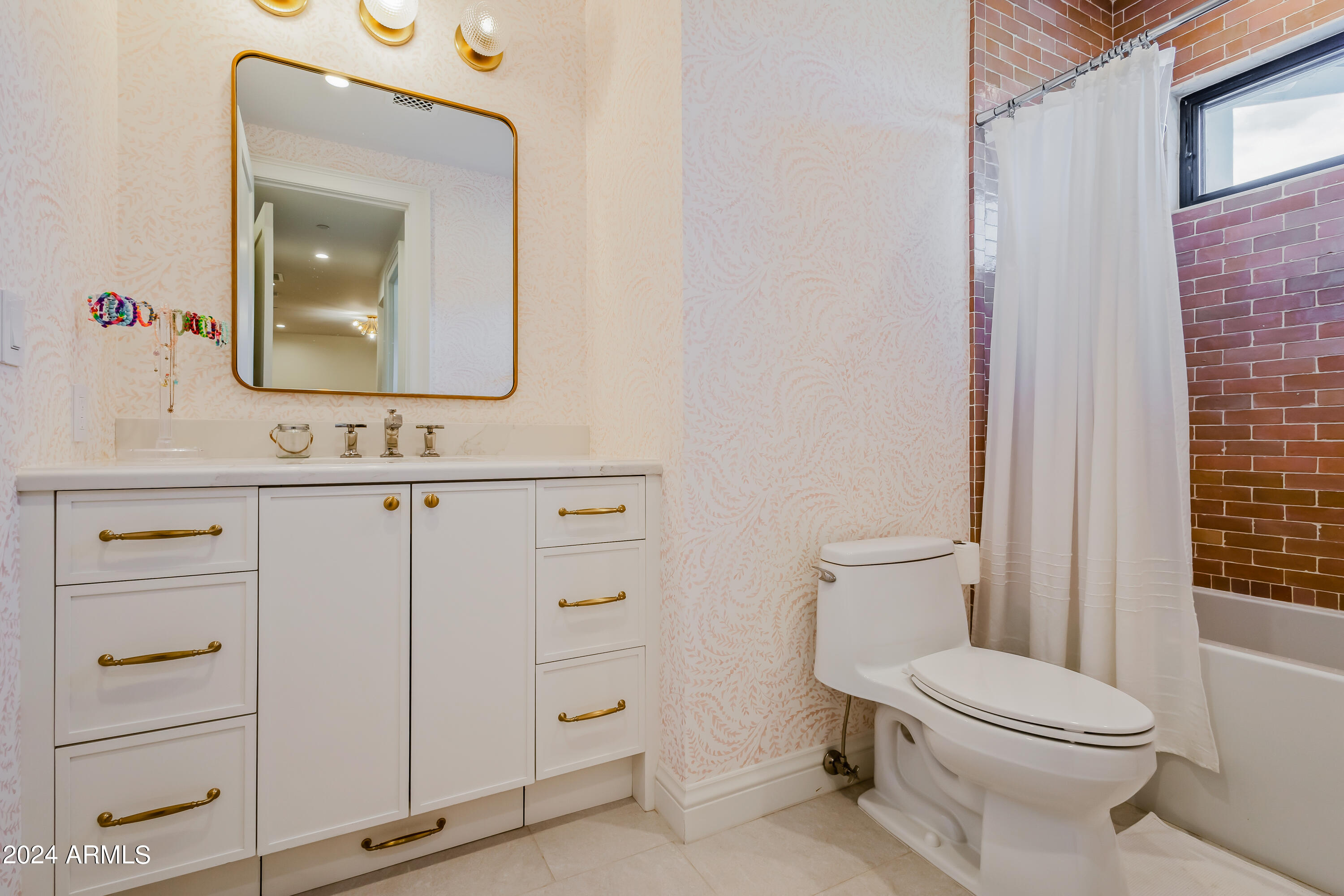 ROYAL TERRACE AMD - Residential