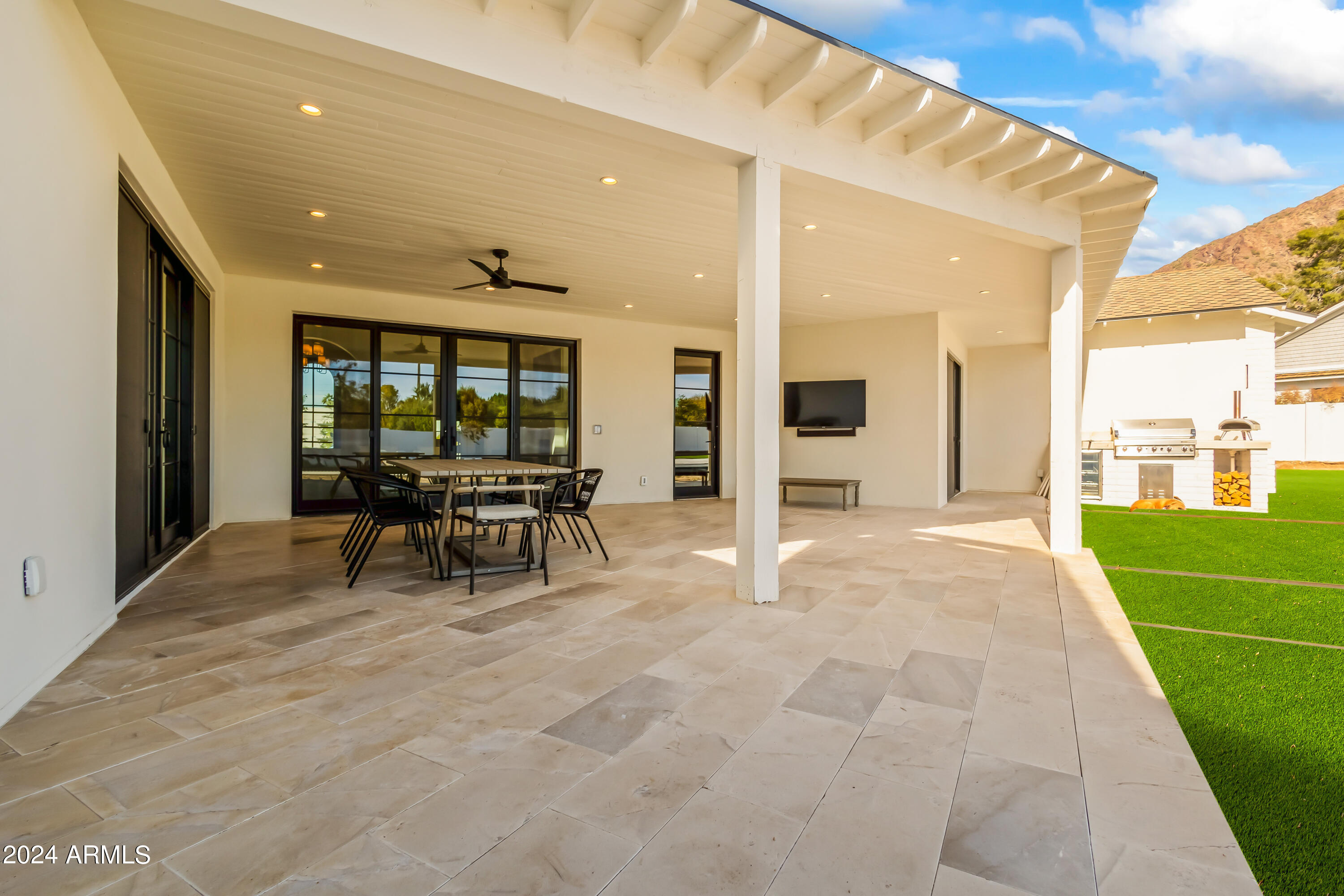 ROYAL TERRACE AMD - Residential
