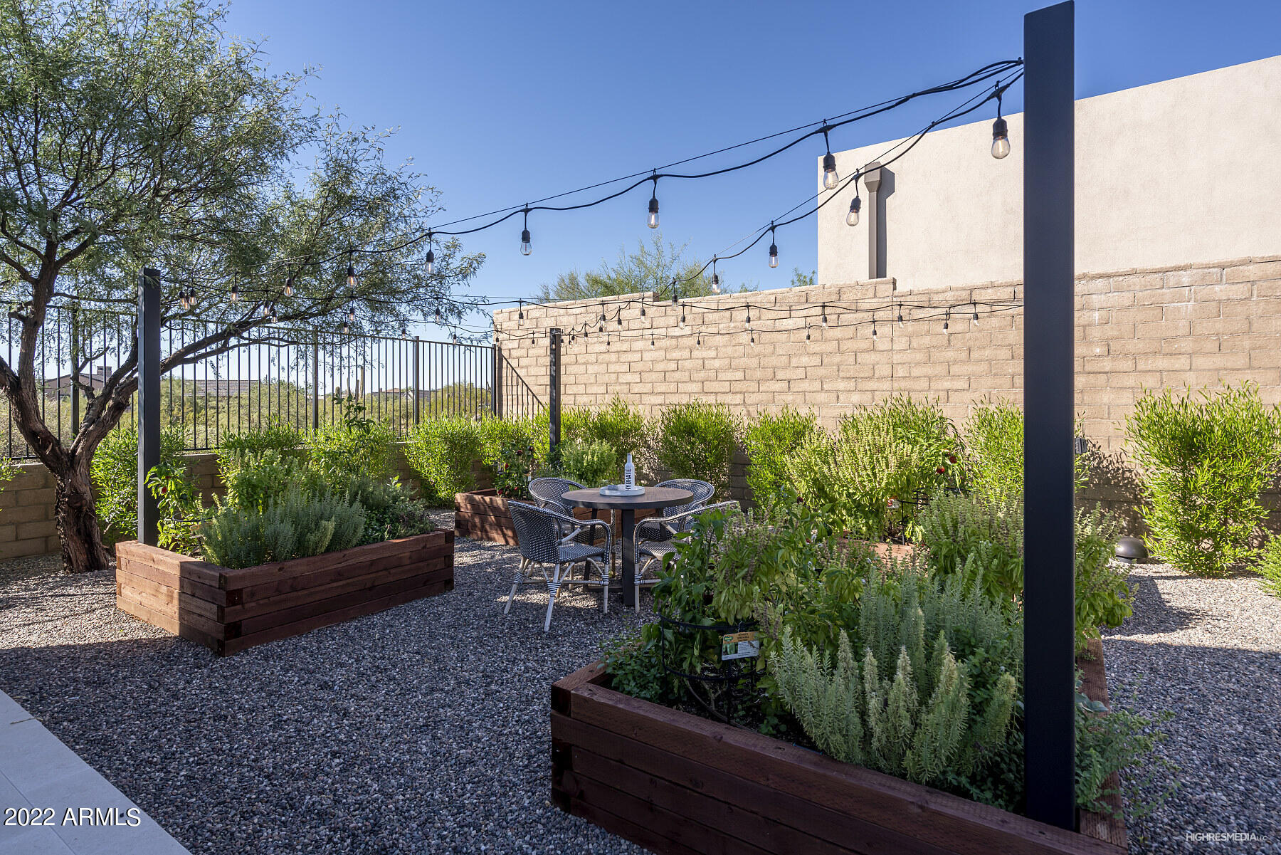 BRONCO ESTATES - Residential
