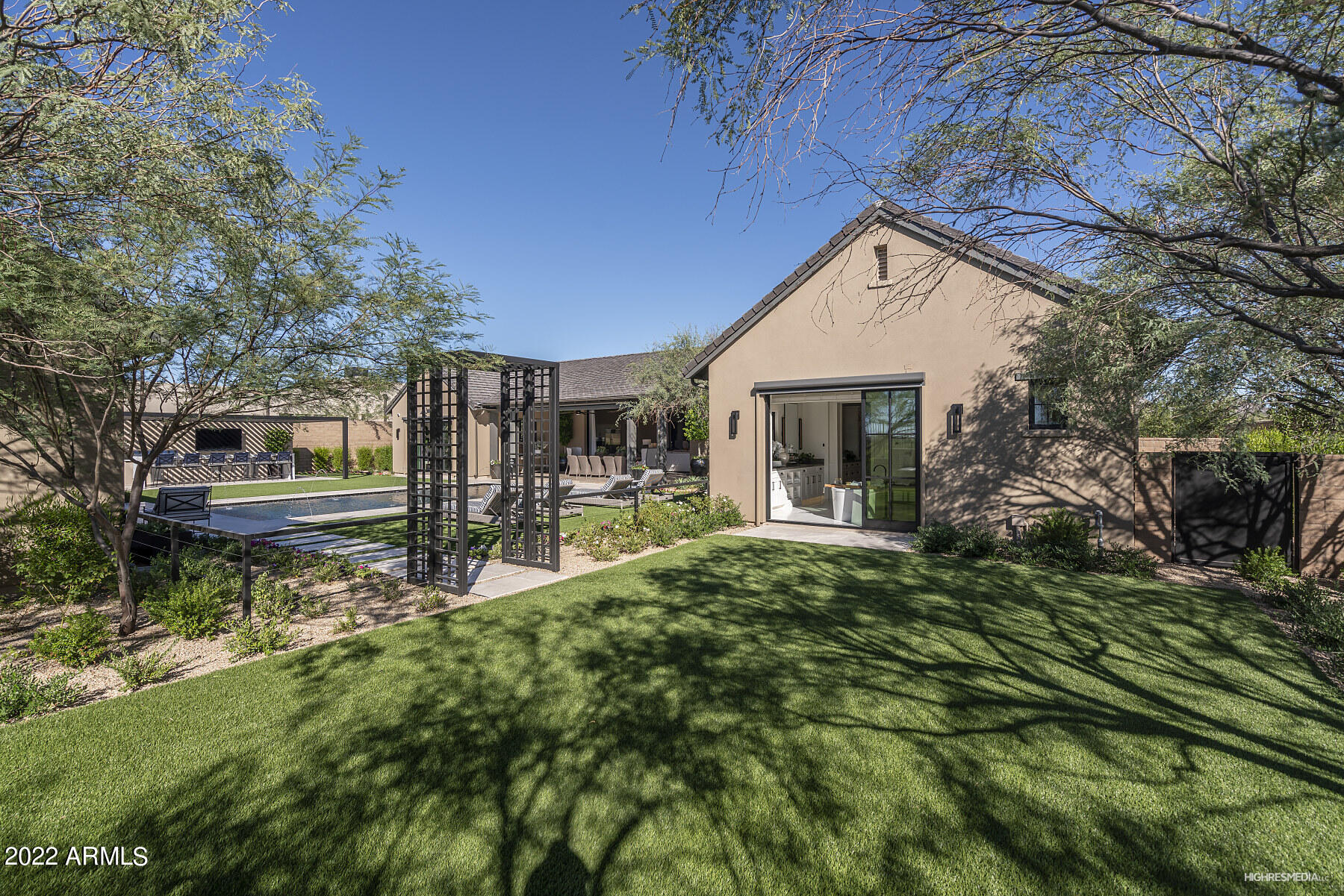 BRONCO ESTATES - Residential