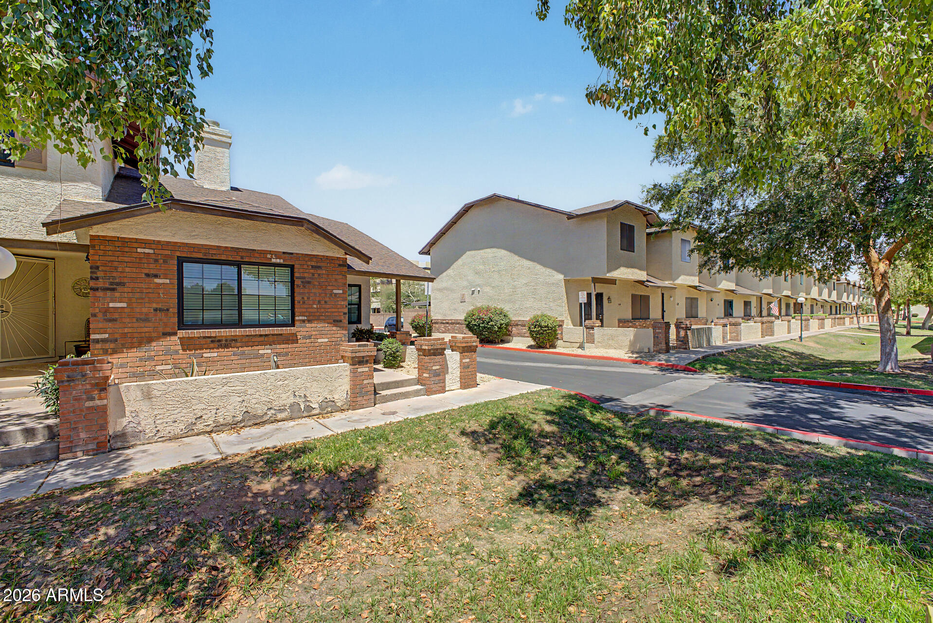 BRECKENRIDGE TOWNHOMES LT 1-182 COM AREA PRV DR - Residential