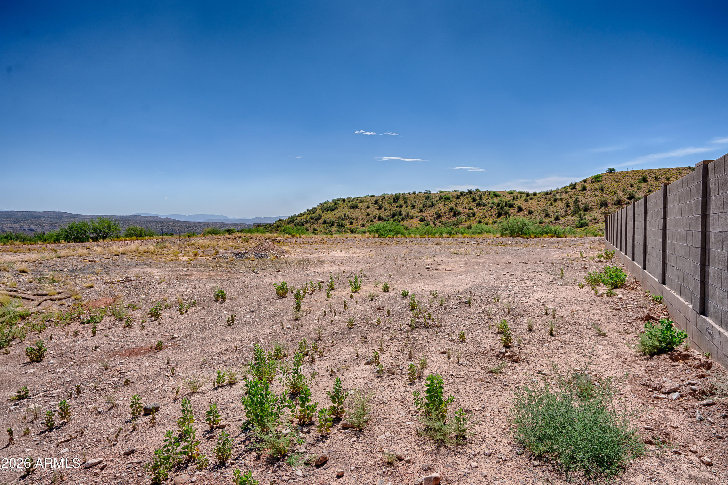 MOUNTAIN GATE - Land