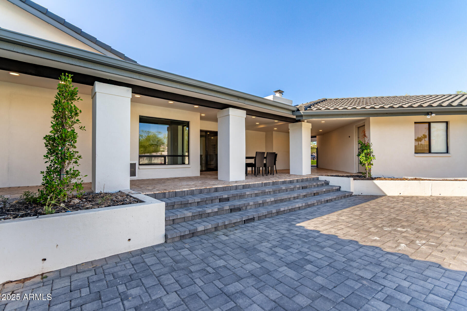 VISTA LOS ARCOS - Residential