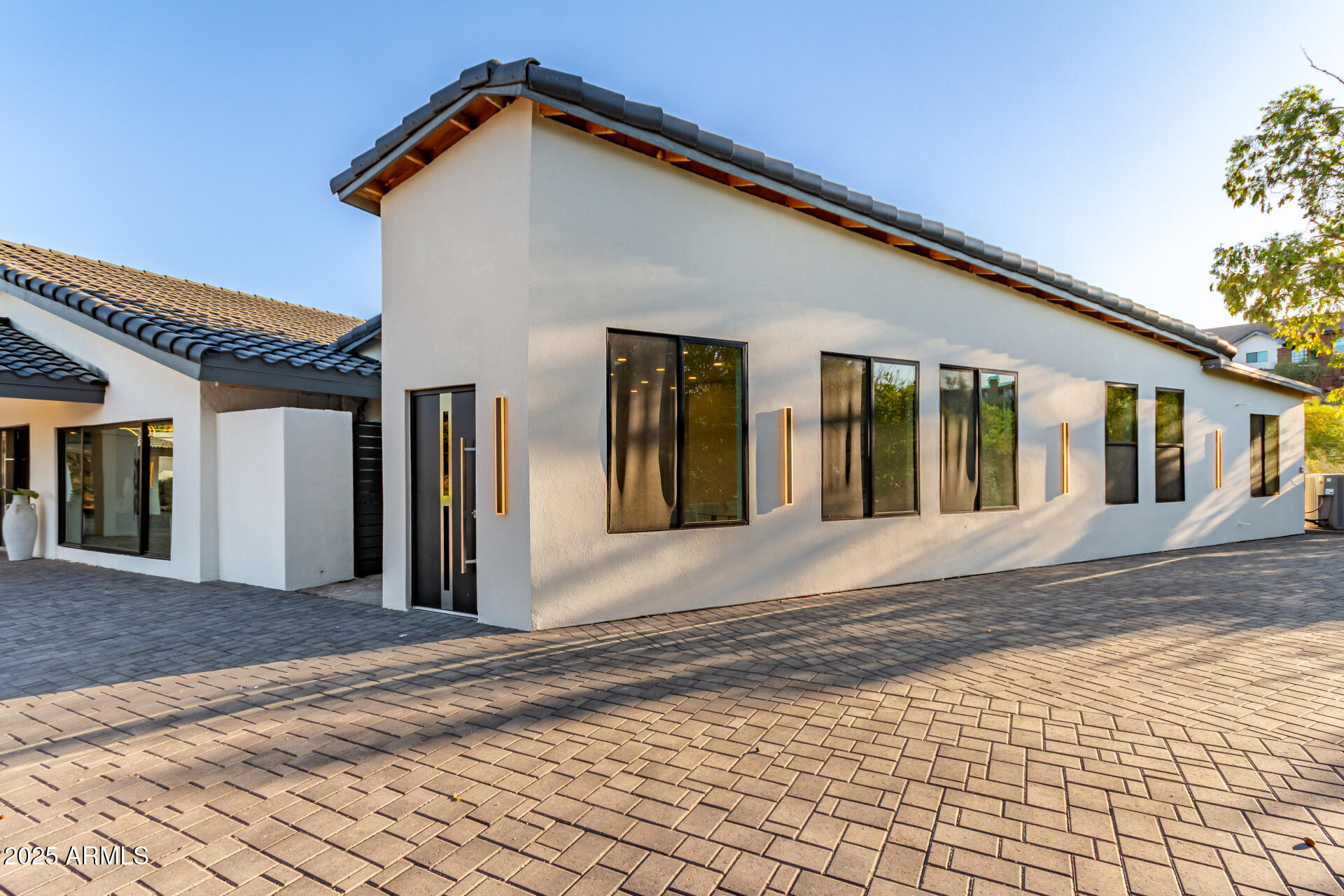 VISTA LOS ARCOS - Residential