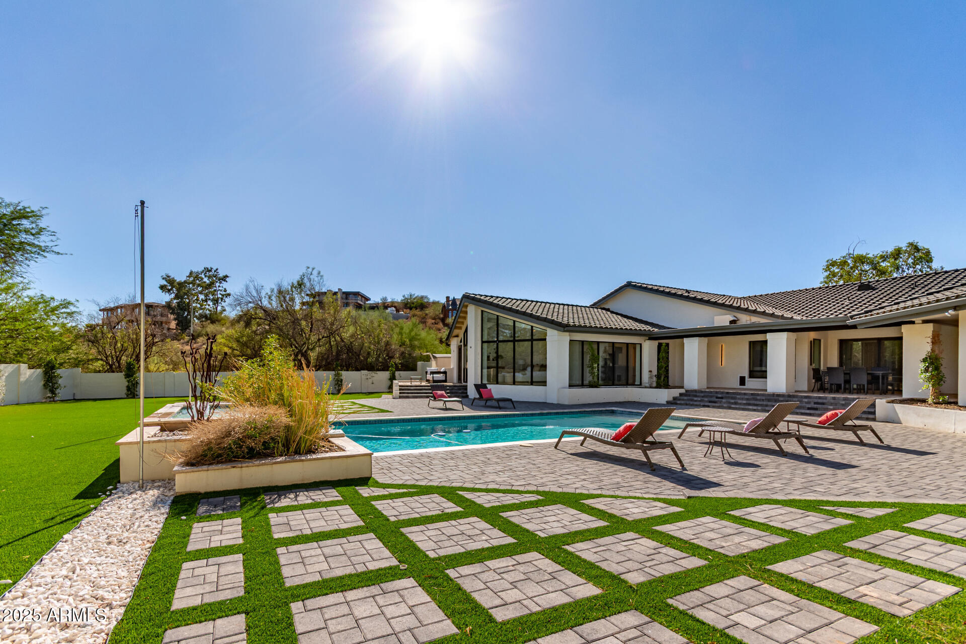 VISTA LOS ARCOS - Residential