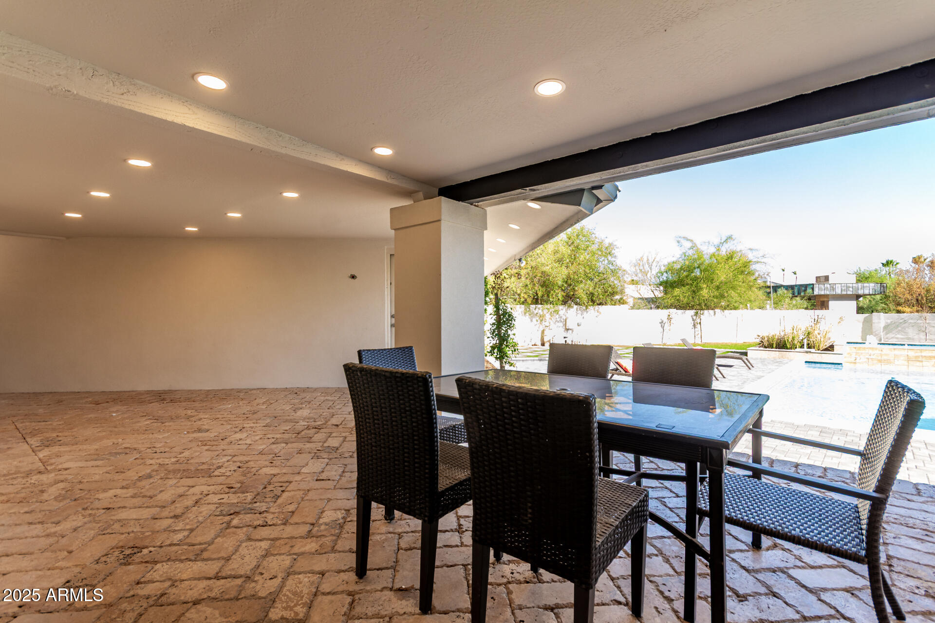 VISTA LOS ARCOS - Residential