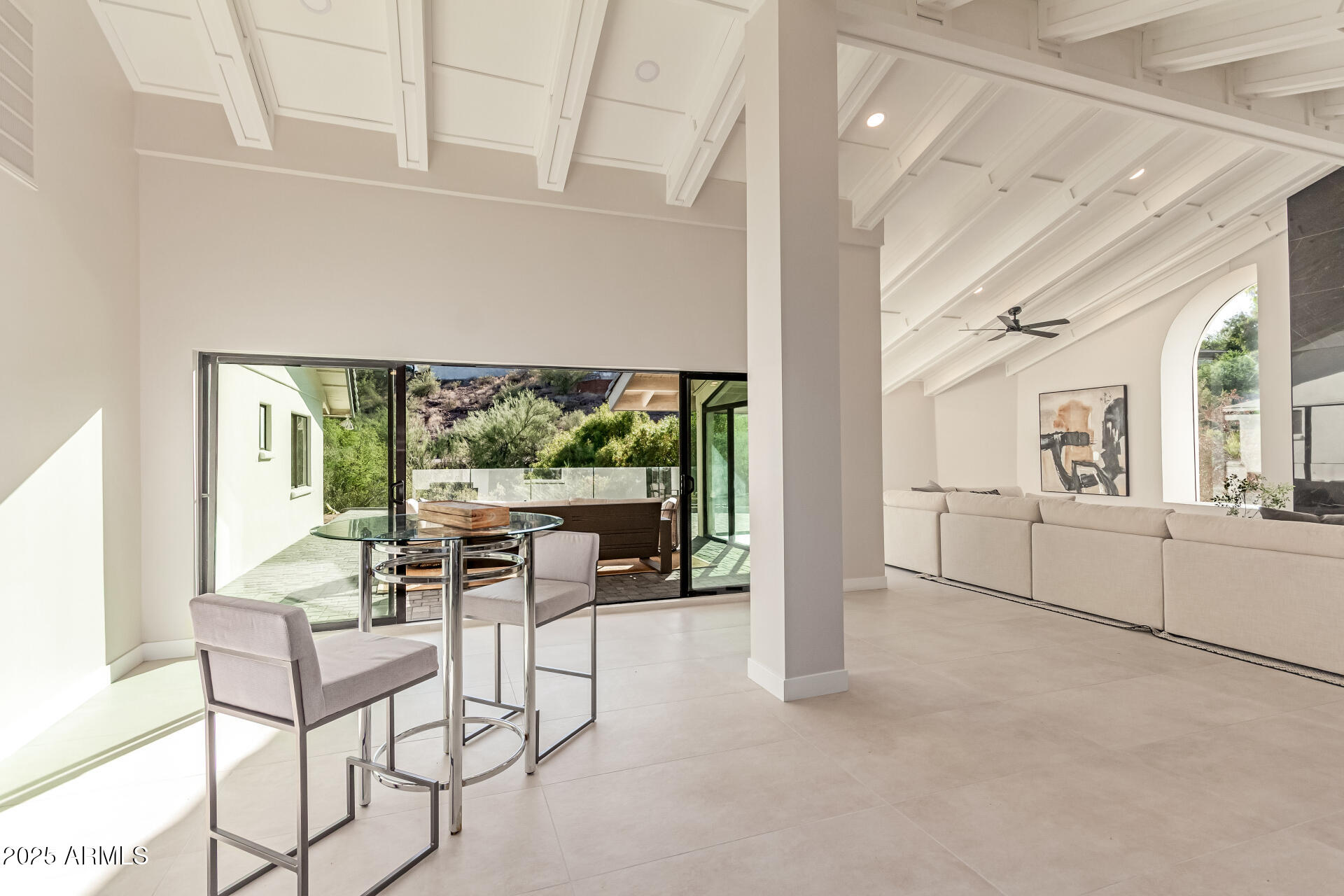 VISTA LOS ARCOS - Residential