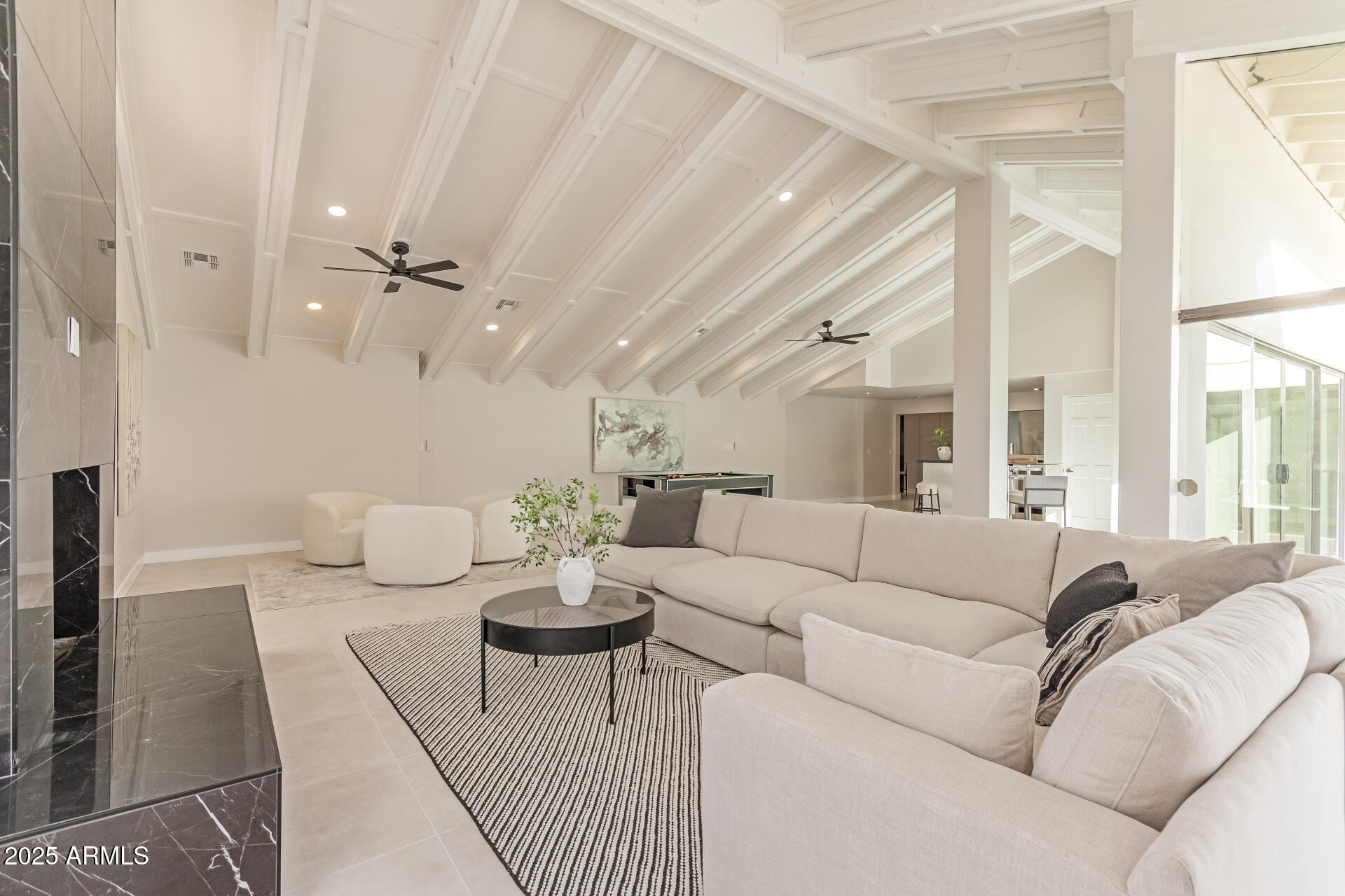 VISTA LOS ARCOS - Residential