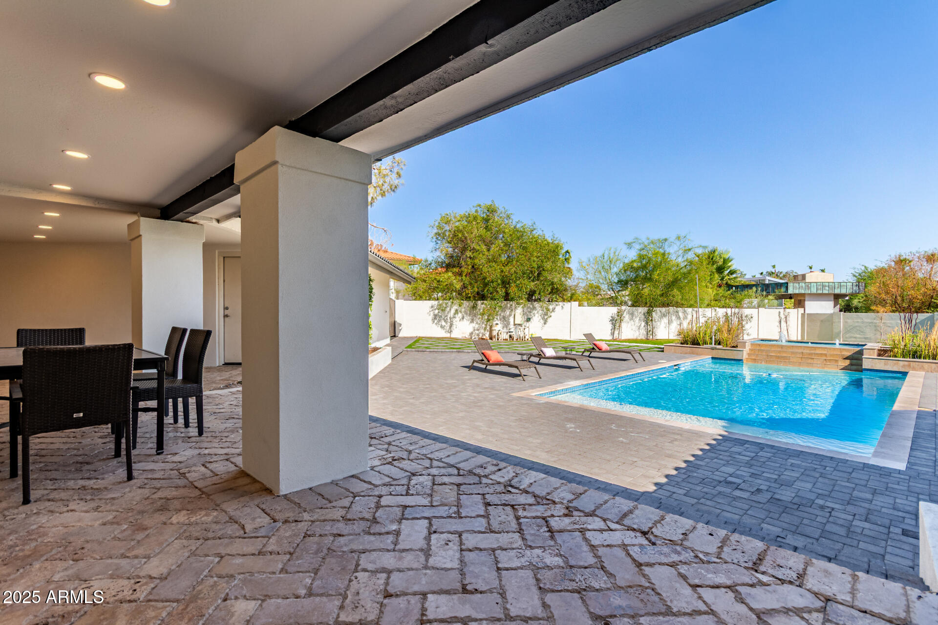 VISTA LOS ARCOS - Residential