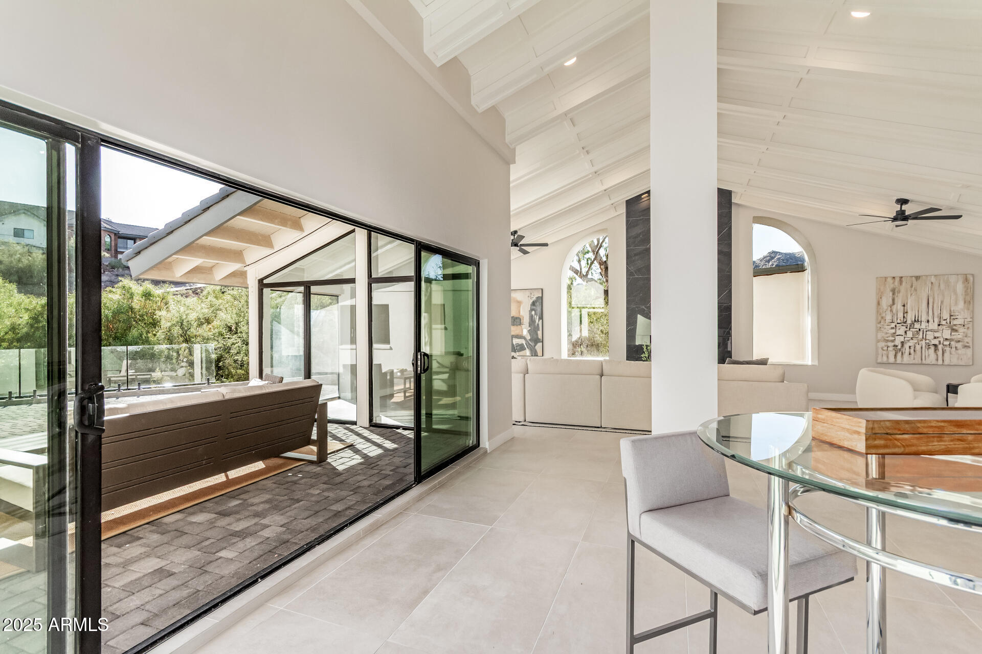 VISTA LOS ARCOS - Residential