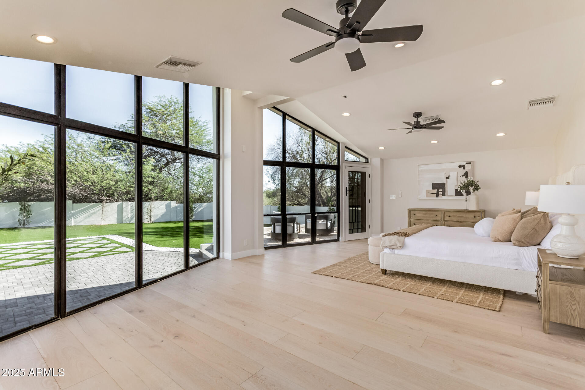 VISTA LOS ARCOS - Residential