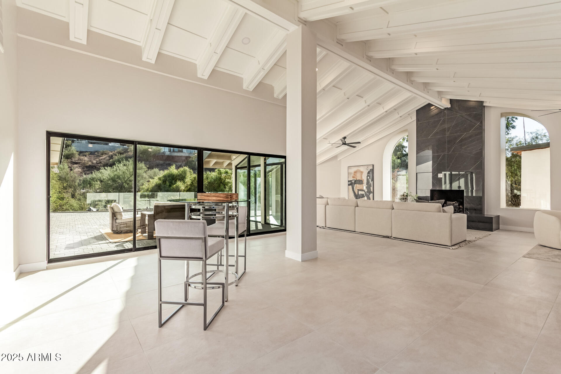 VISTA LOS ARCOS - Residential