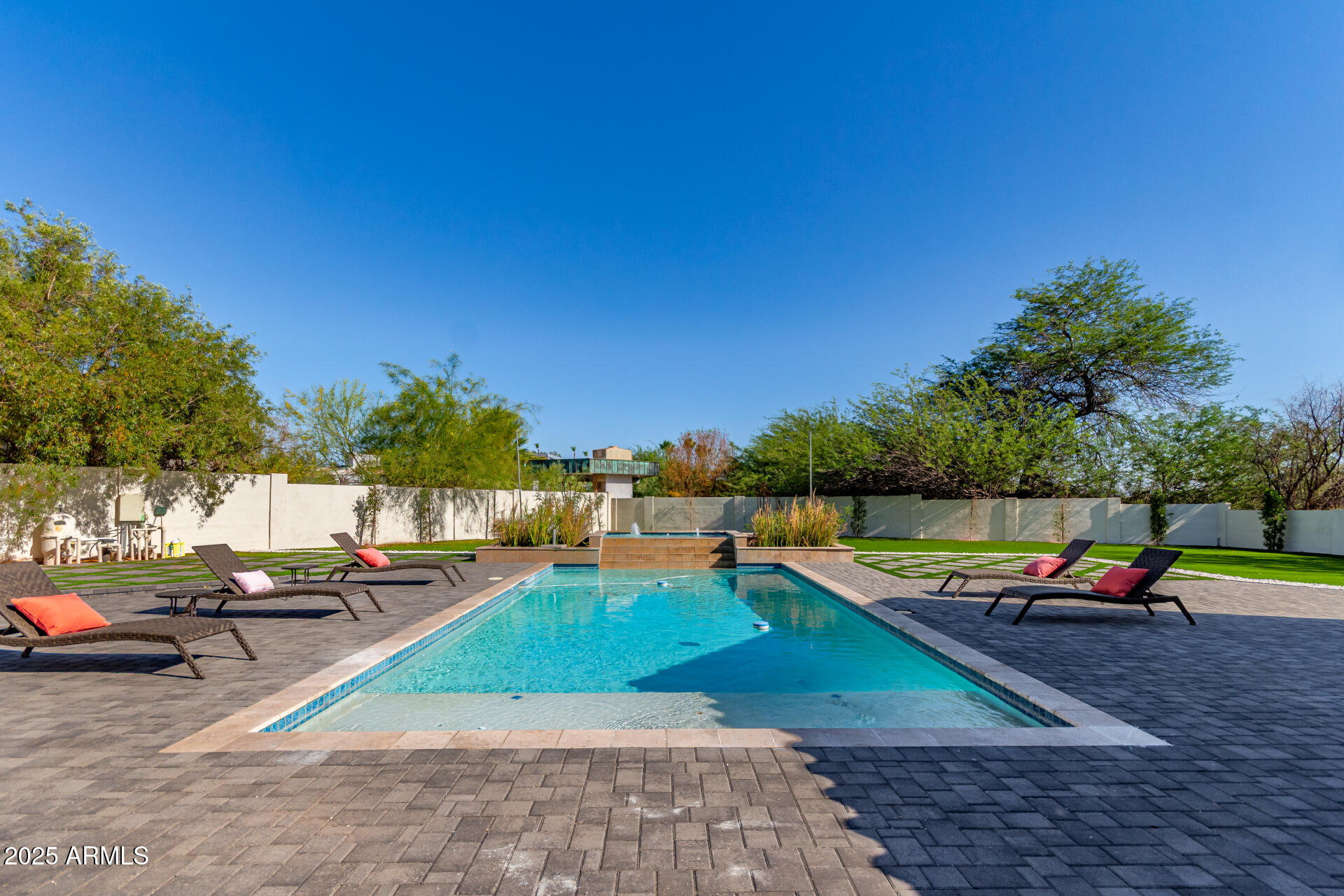 VISTA LOS ARCOS - Residential