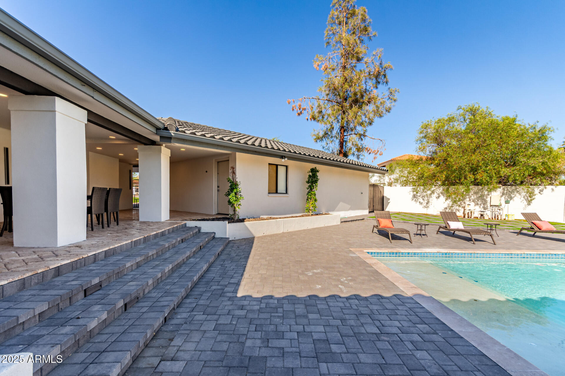 VISTA LOS ARCOS - Residential