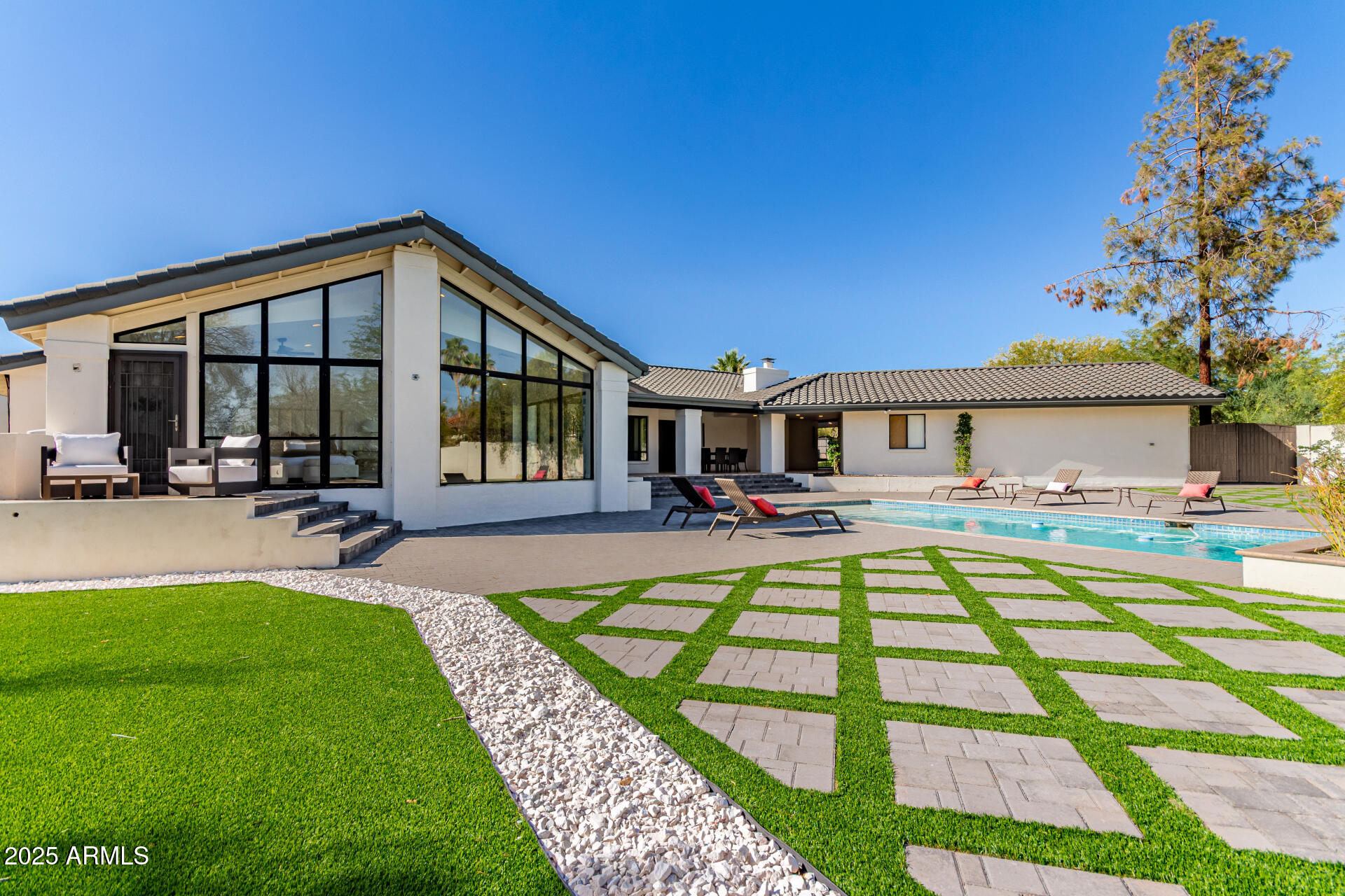 VISTA LOS ARCOS - Residential