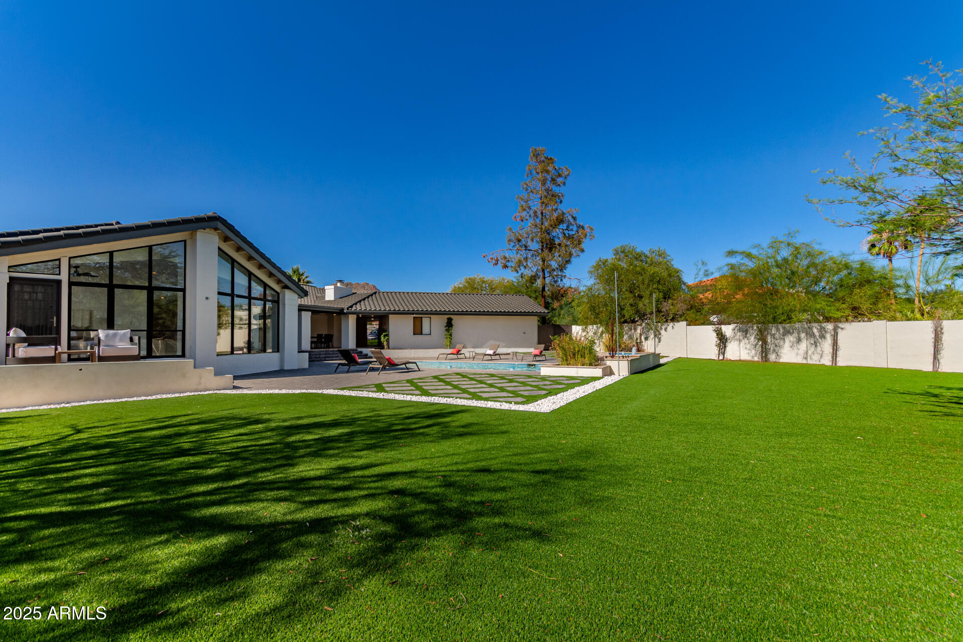 VISTA LOS ARCOS - Residential