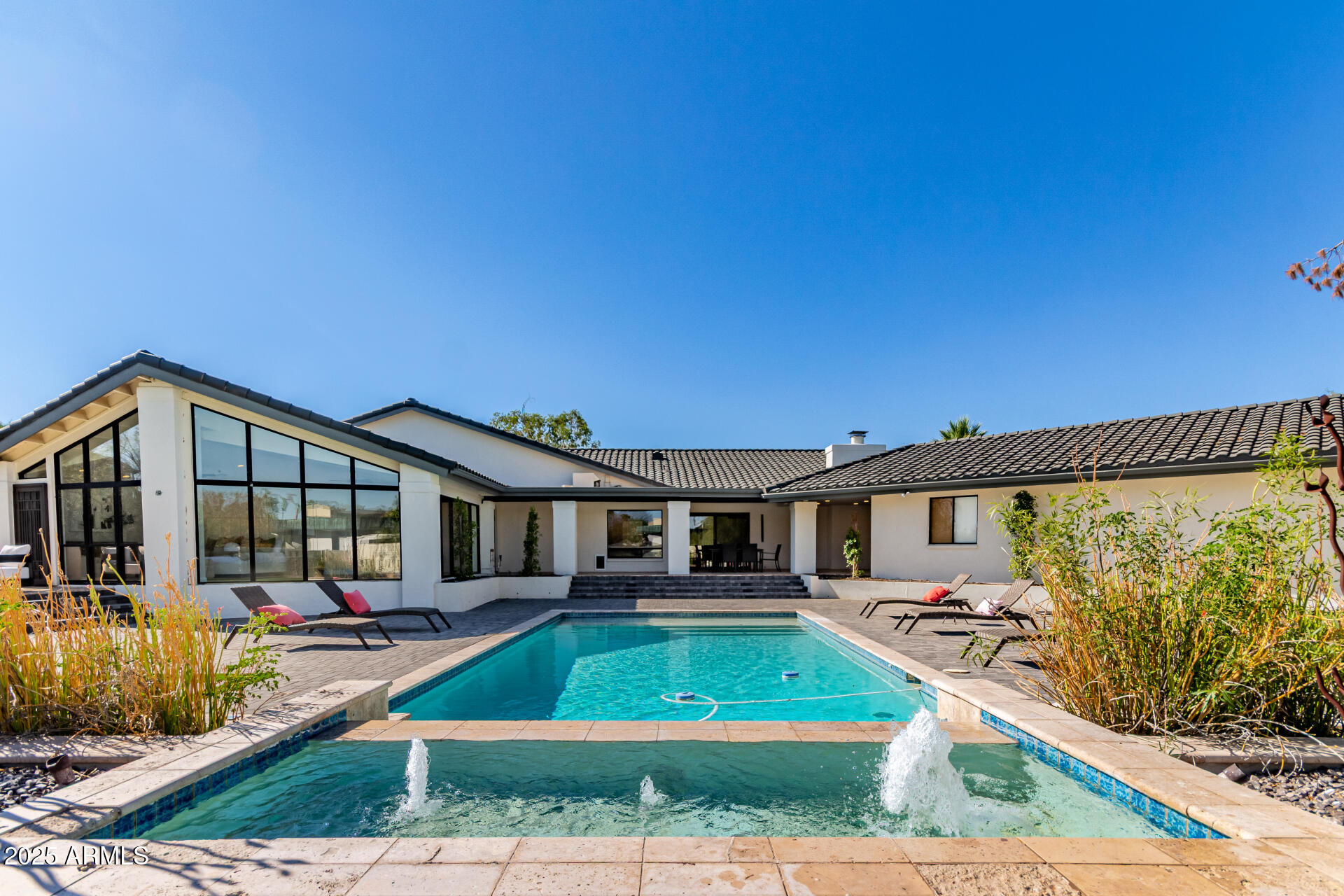 VISTA LOS ARCOS - Residential