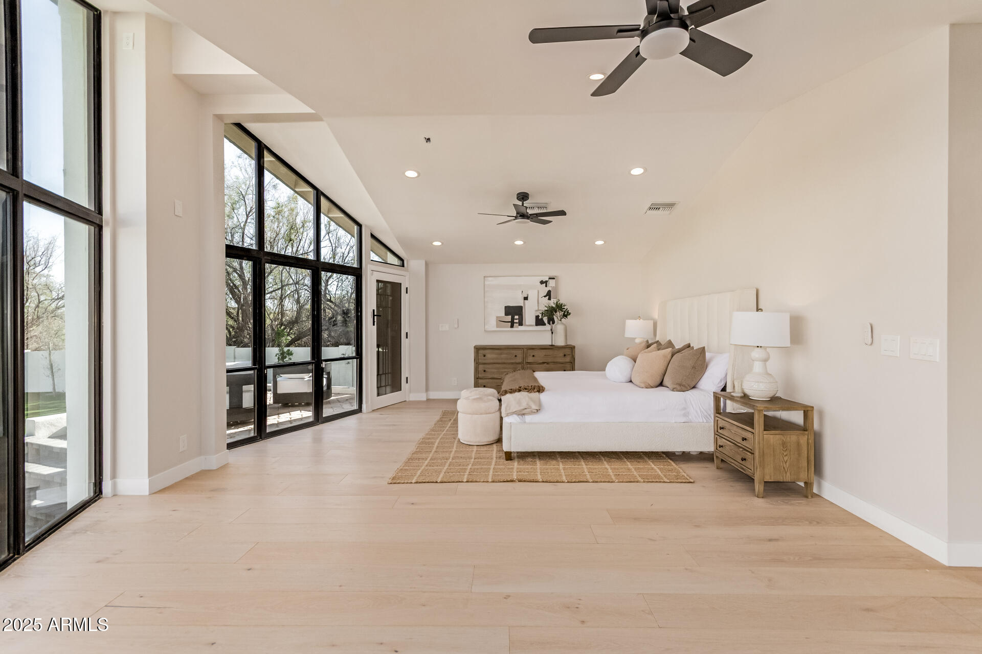 VISTA LOS ARCOS - Residential
