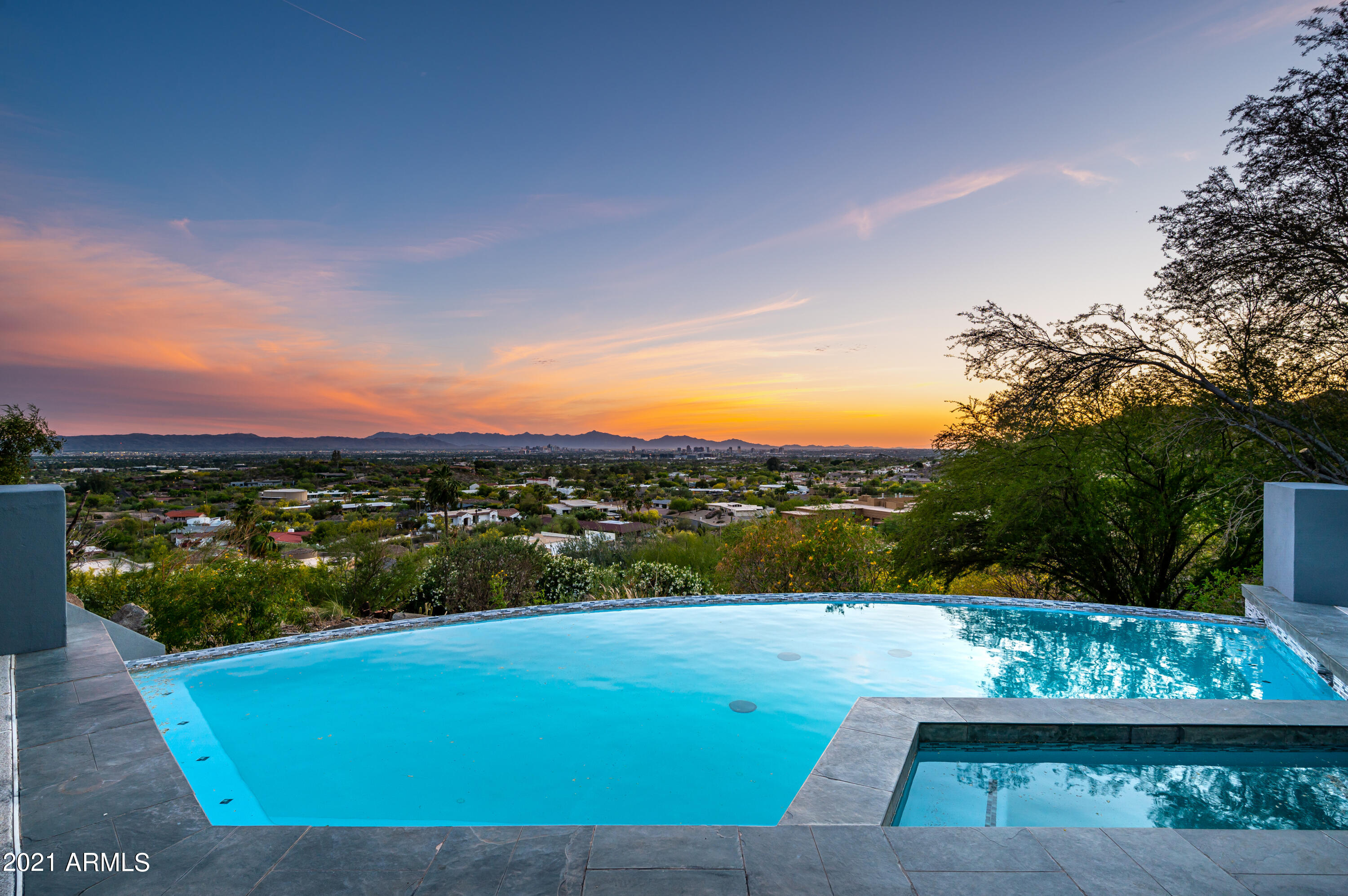 PARADISE HIGHLANDS - Residential