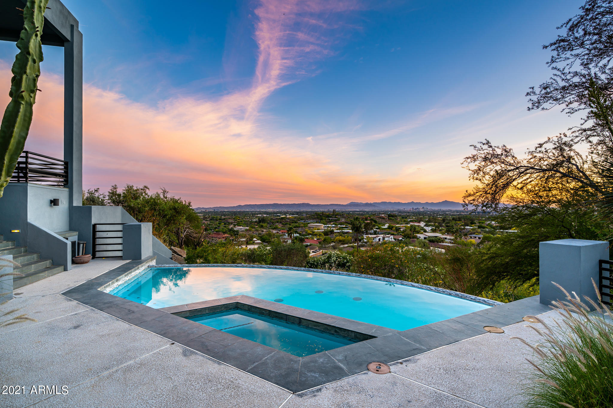 PARADISE HIGHLANDS - Residential