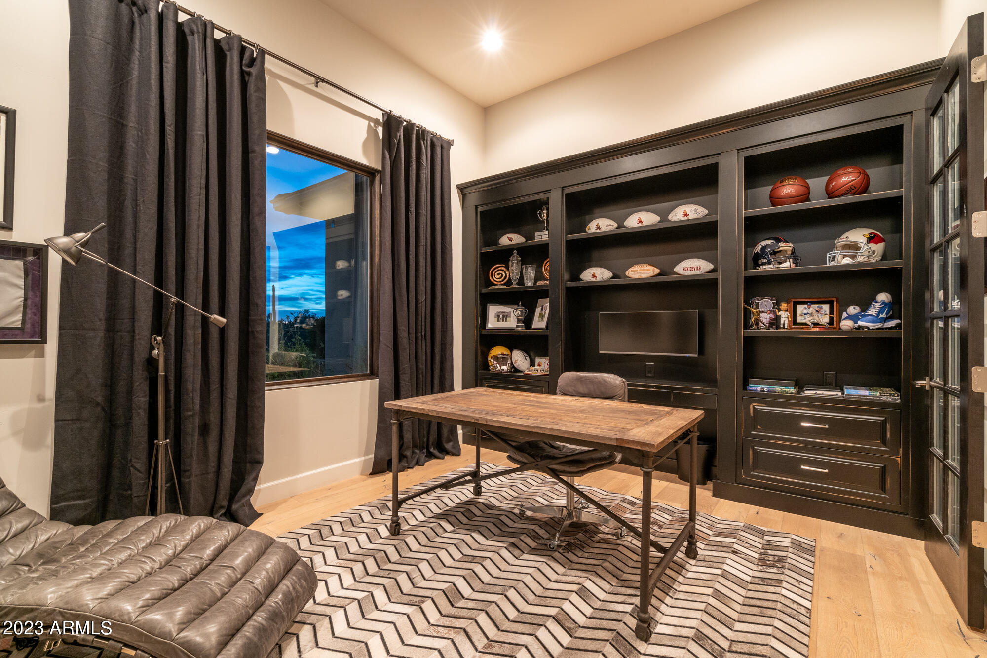 PINNACLE PEAK PLACE - Residential
