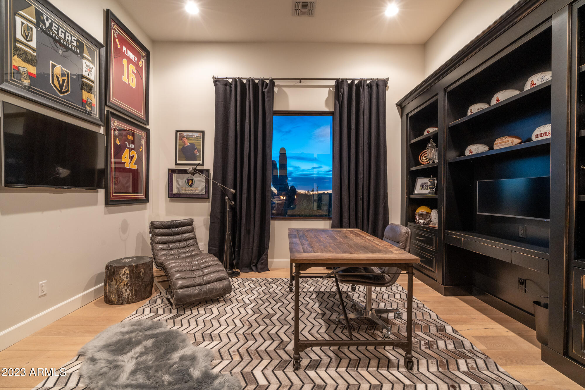 PINNACLE PEAK PLACE - Residential