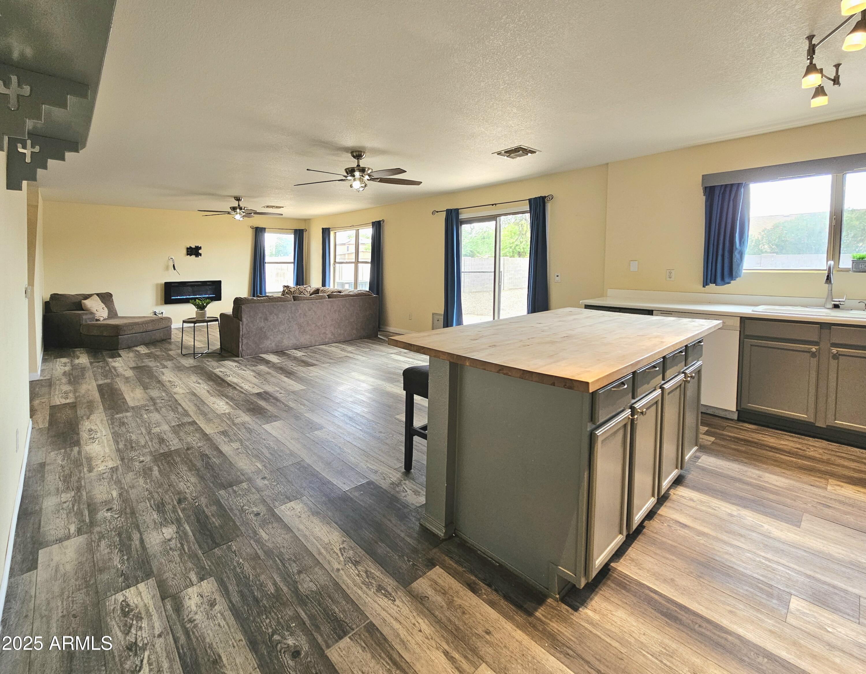 ARIZONA CITY UNIT FIFTEEN - Residential