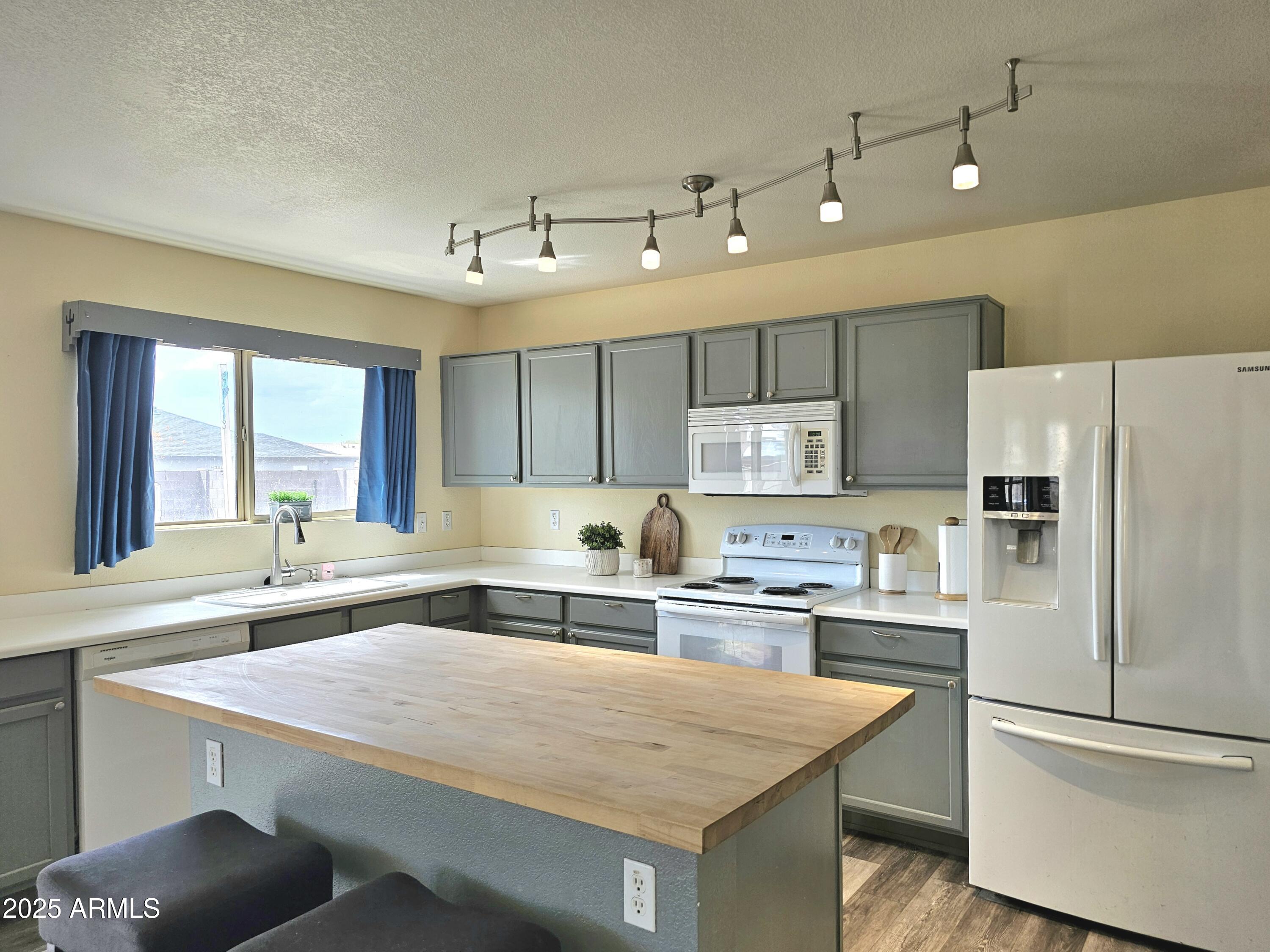 ARIZONA CITY UNIT FIFTEEN - Residential
