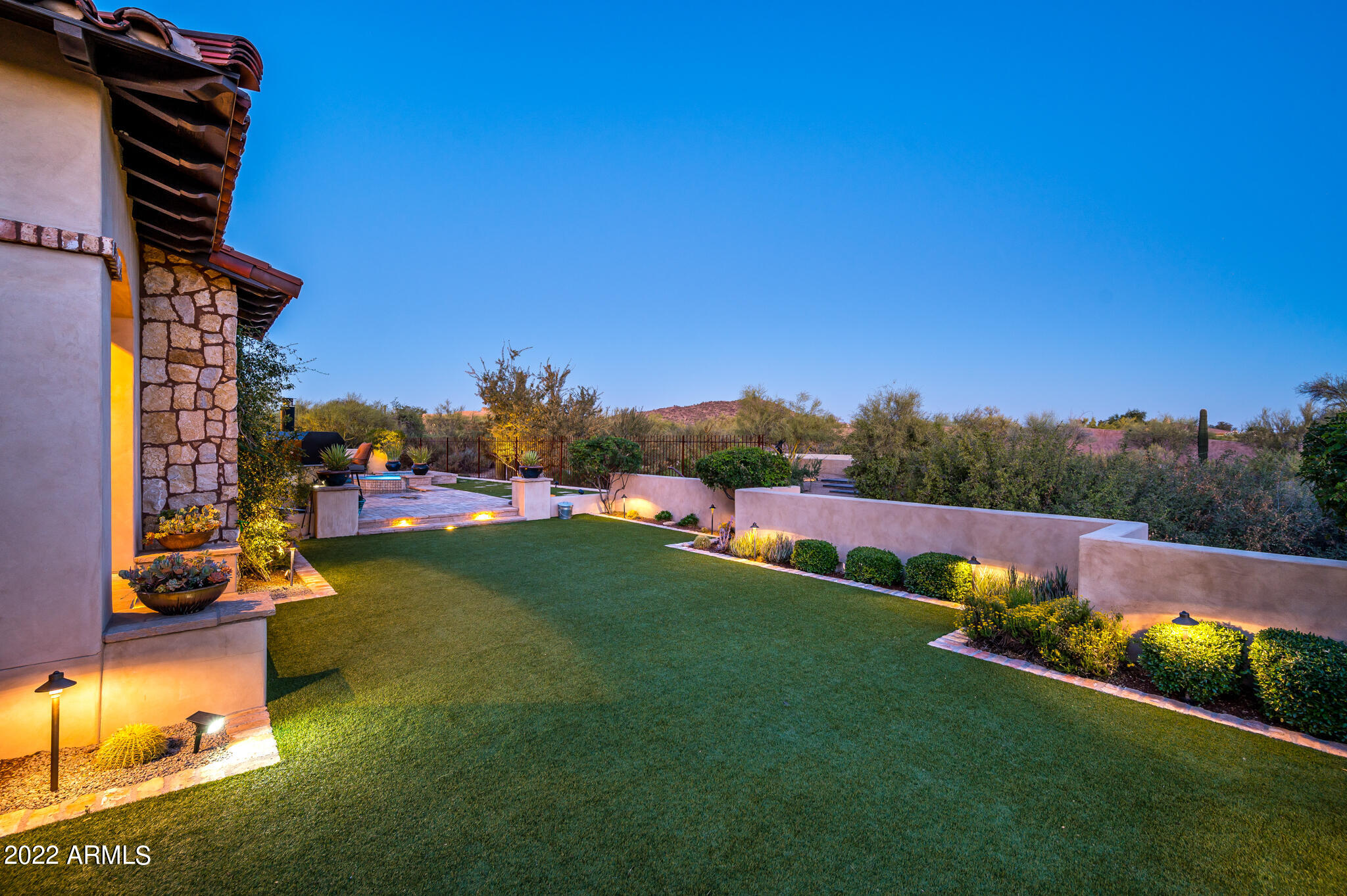 WHISPER ROCK - Residential
