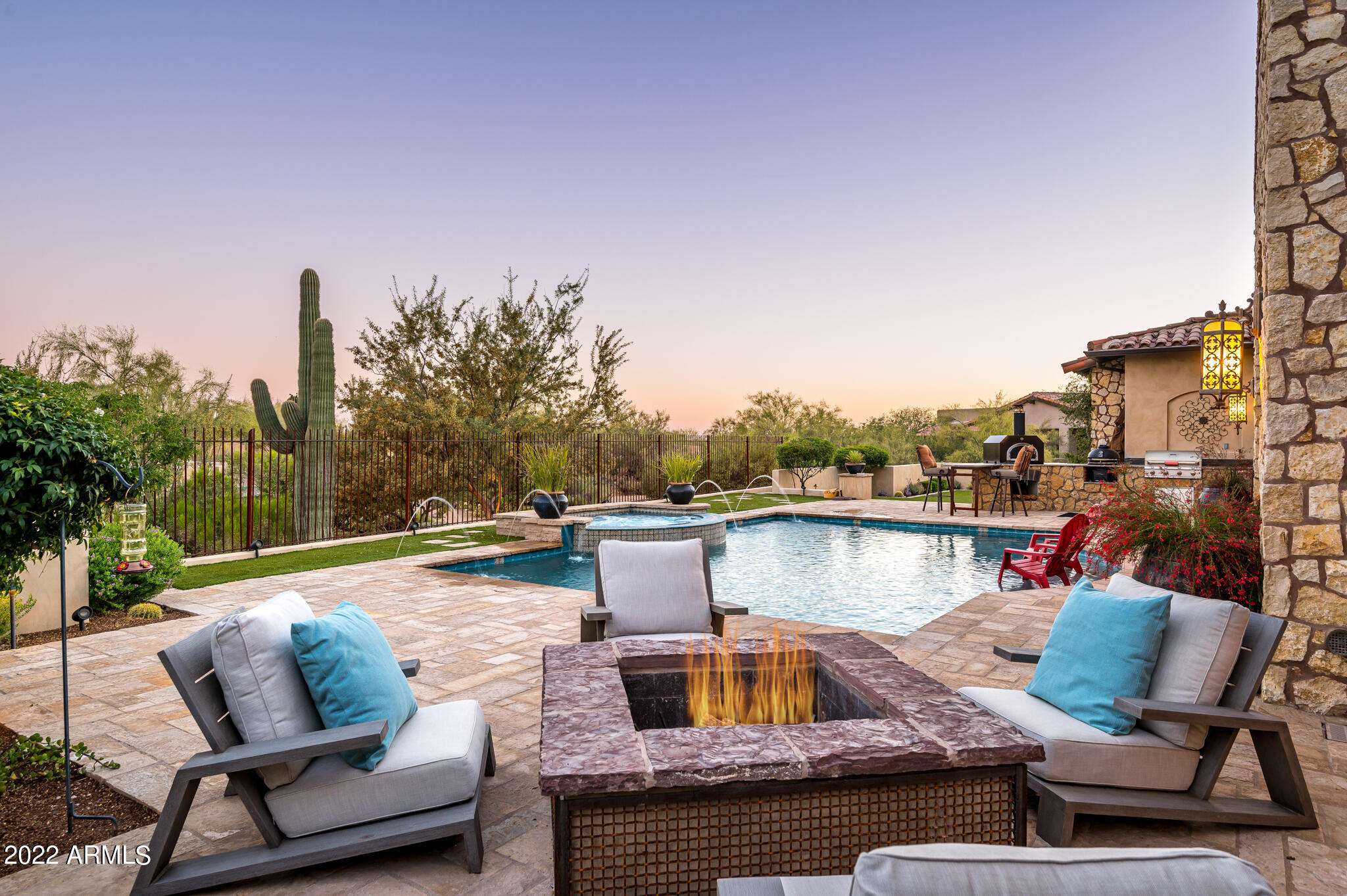 WHISPER ROCK - Residential