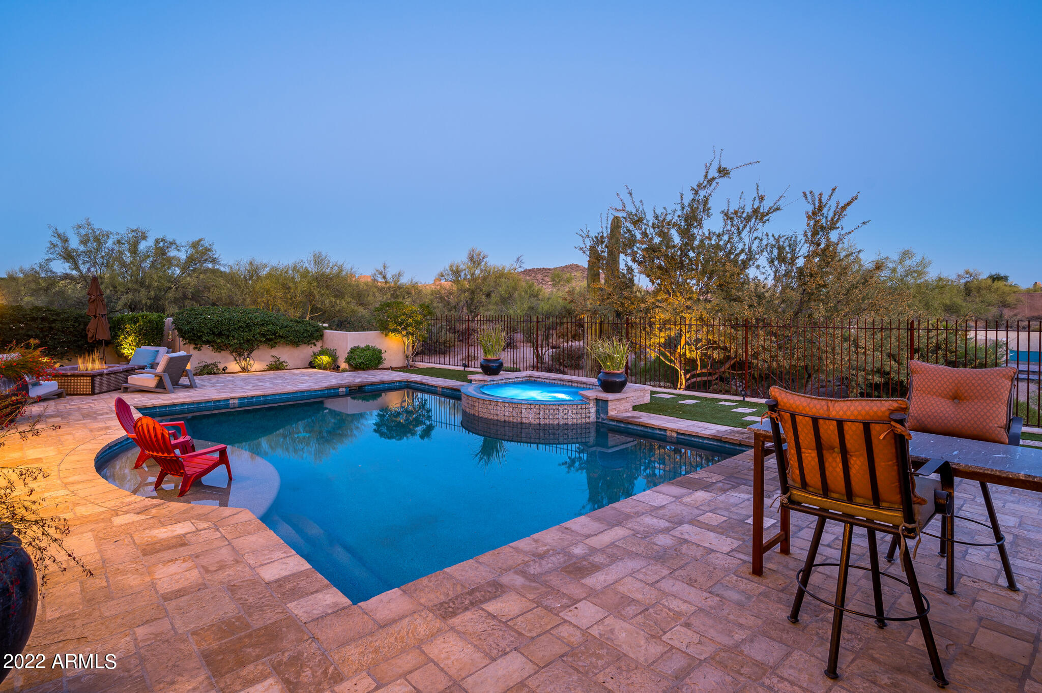 WHISPER ROCK - Residential