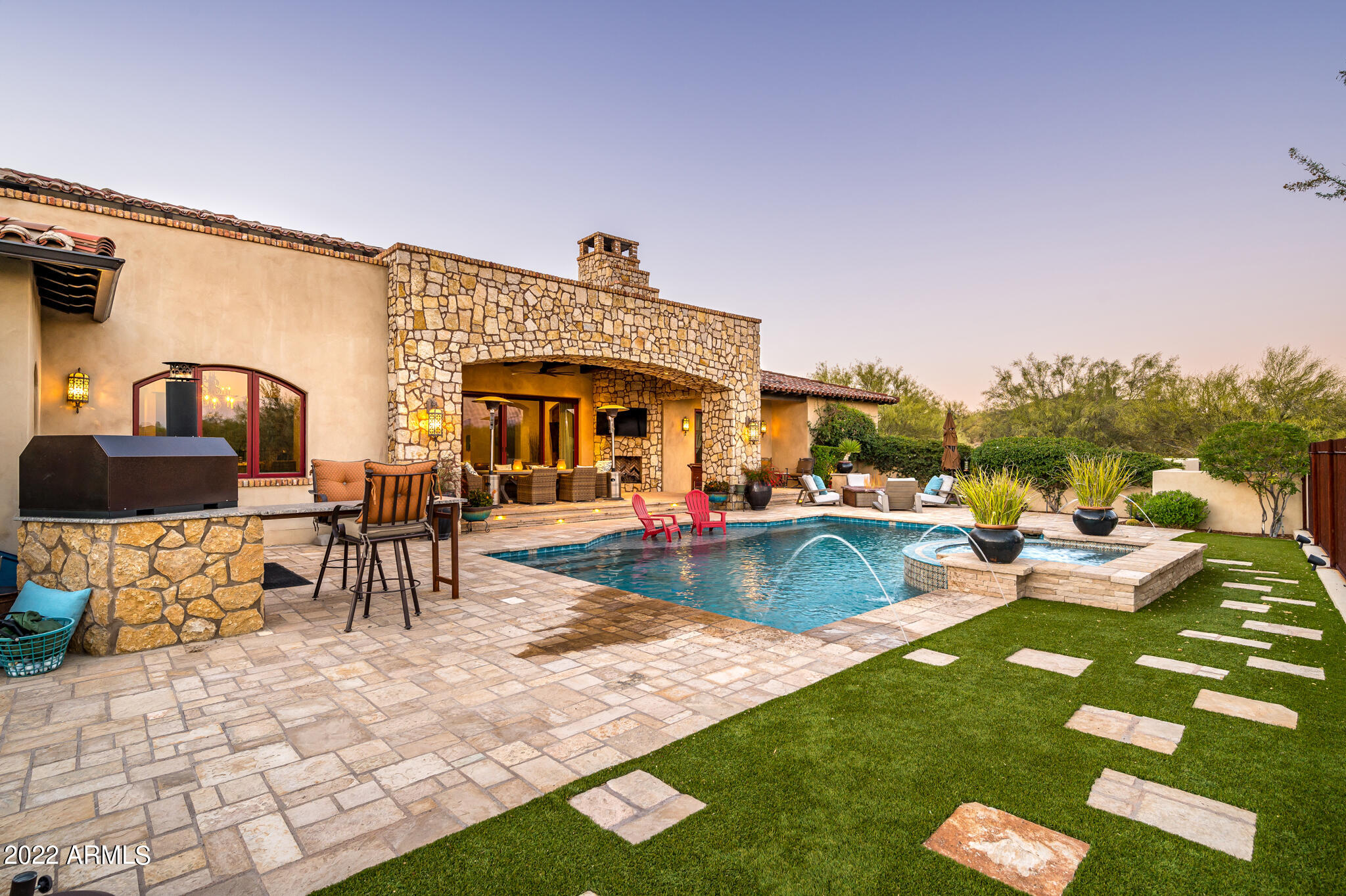 WHISPER ROCK - Residential